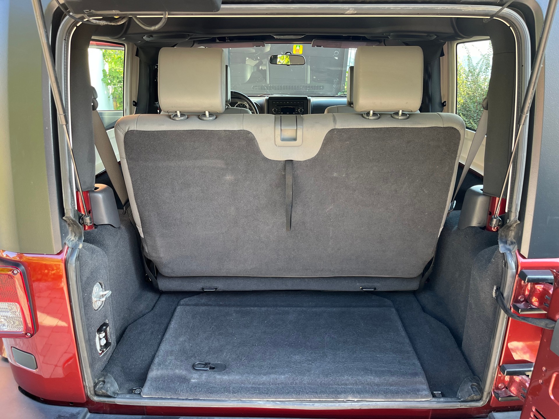 JEEP Wrangler 3.8 Sahara Automatic-image-12
