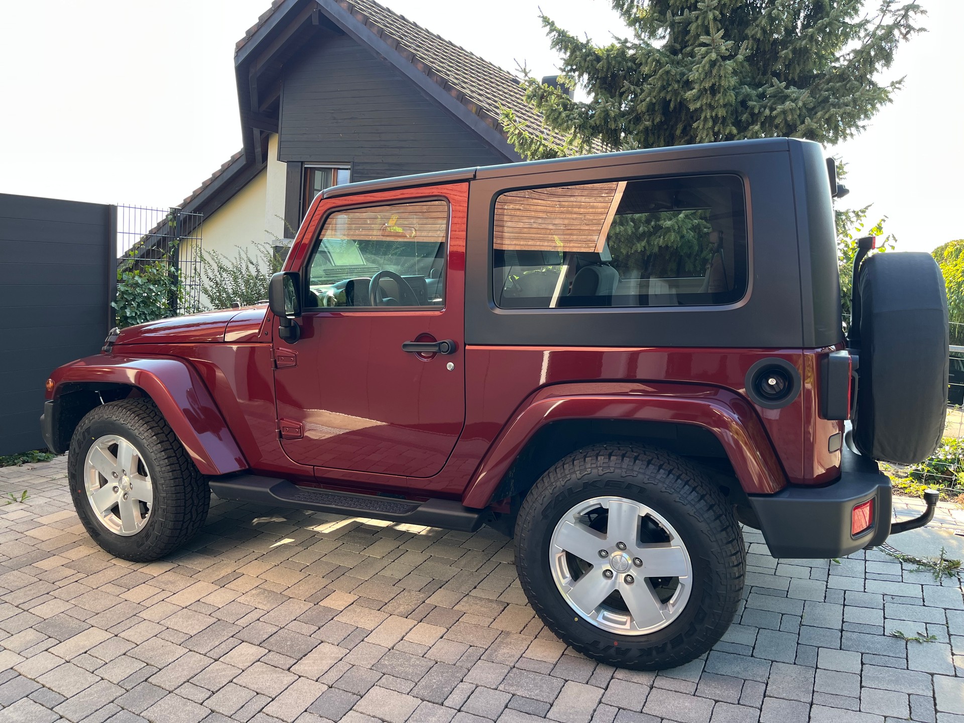 JEEP Wrangler 3.8 Sahara Automatic-image-4