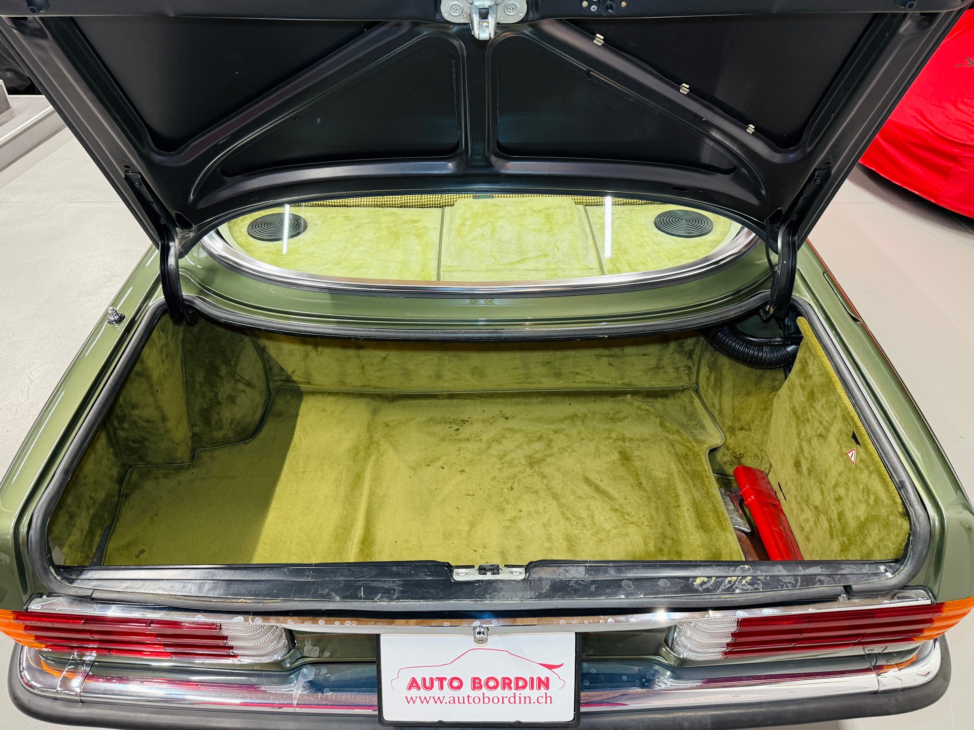 MERCEDES-BENZ 450 SLC 5.0 „Zypressengrün metallic“-image-13