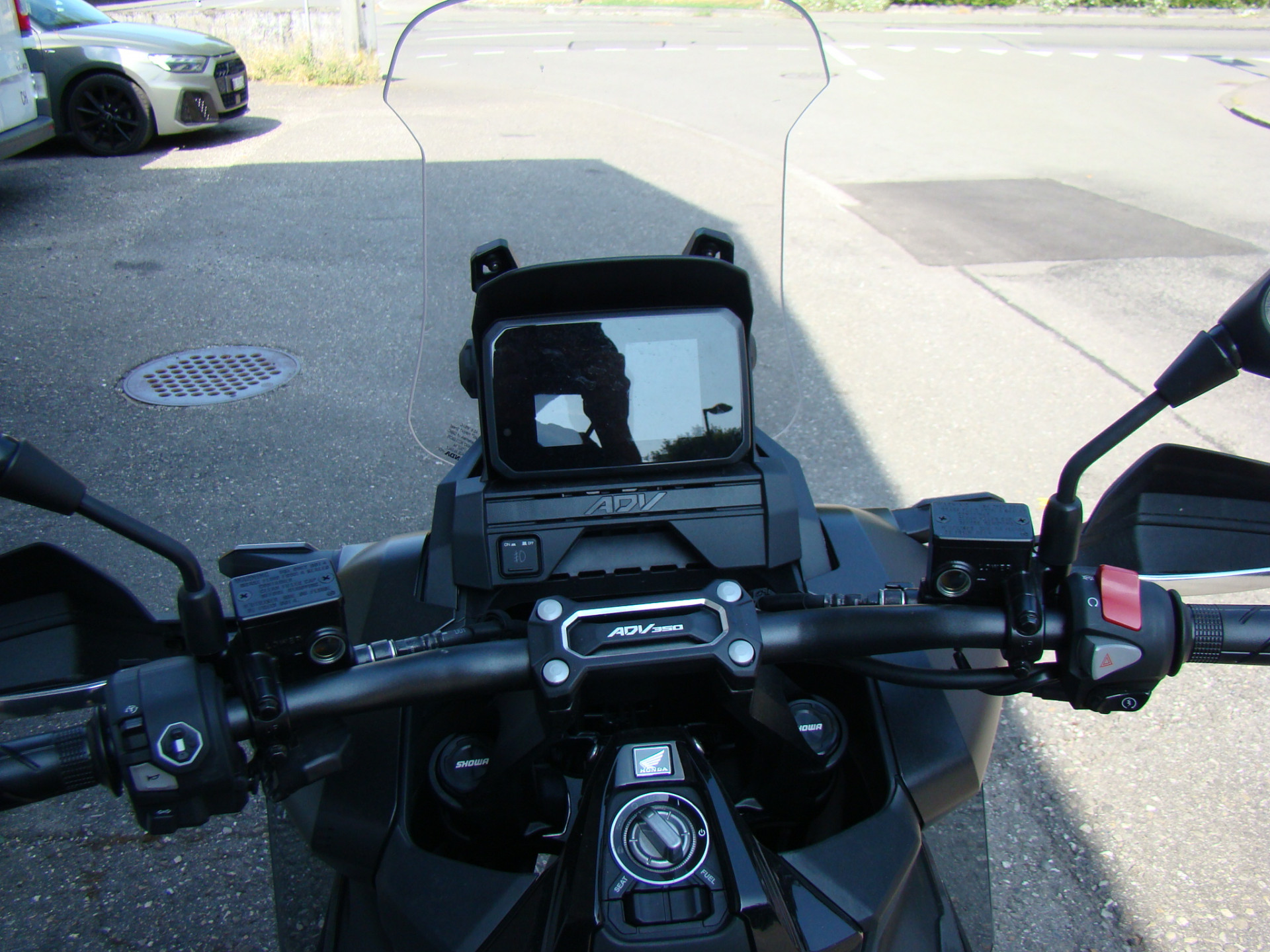 HONDA ADV 350-showroom-element-1