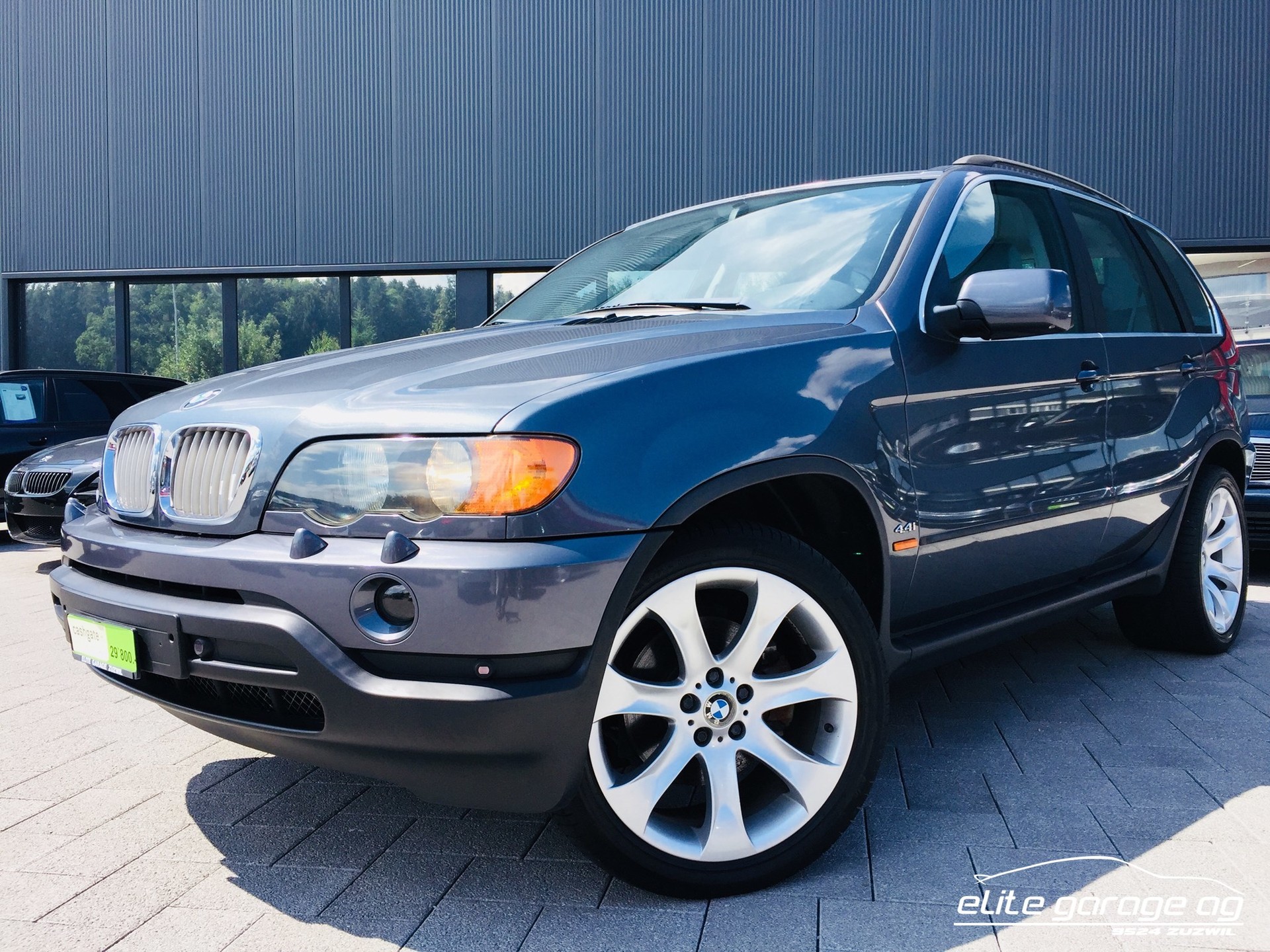 BMW X5 4.4i-image-0