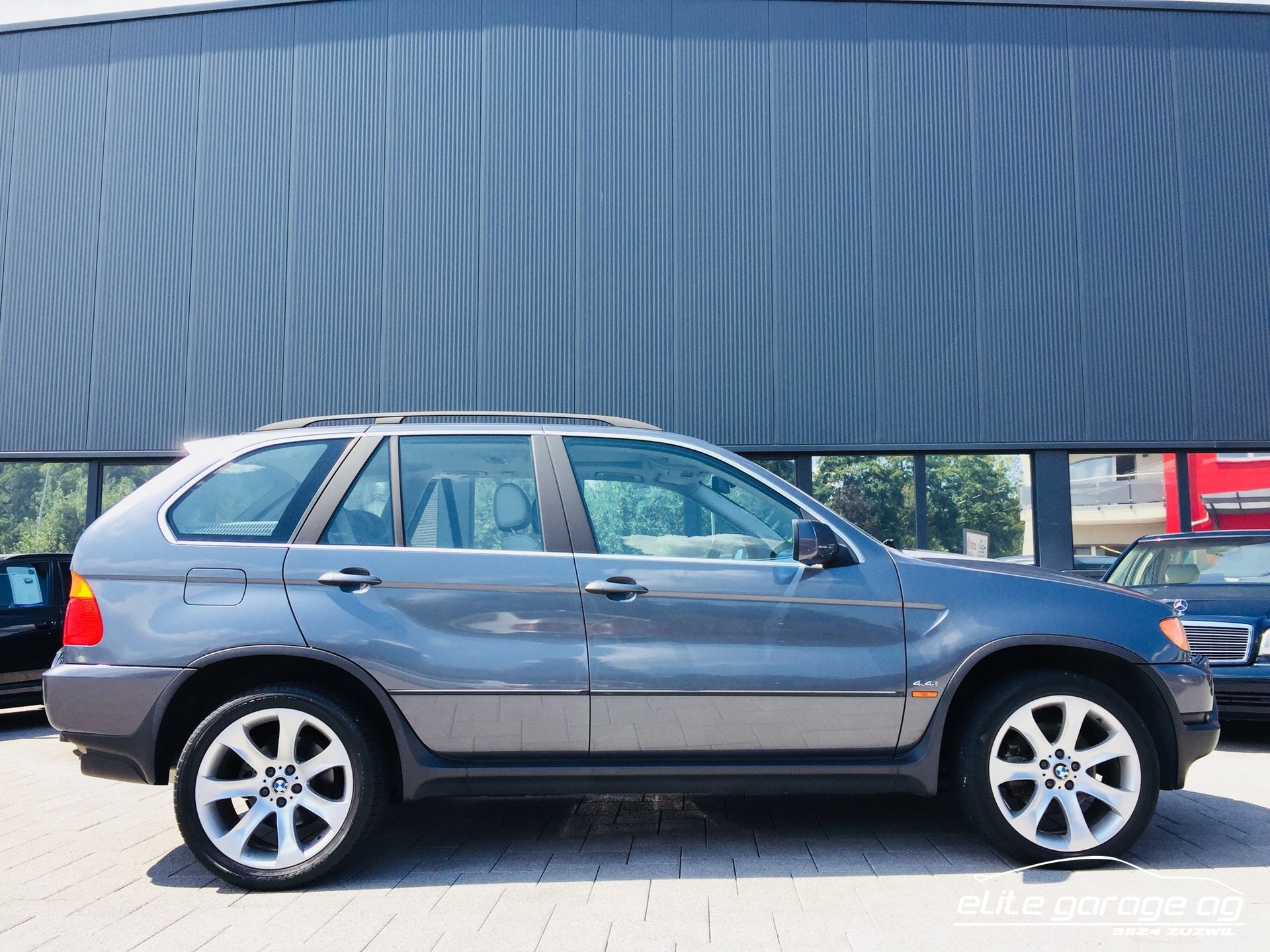 BMW X5 4.4i-image-4