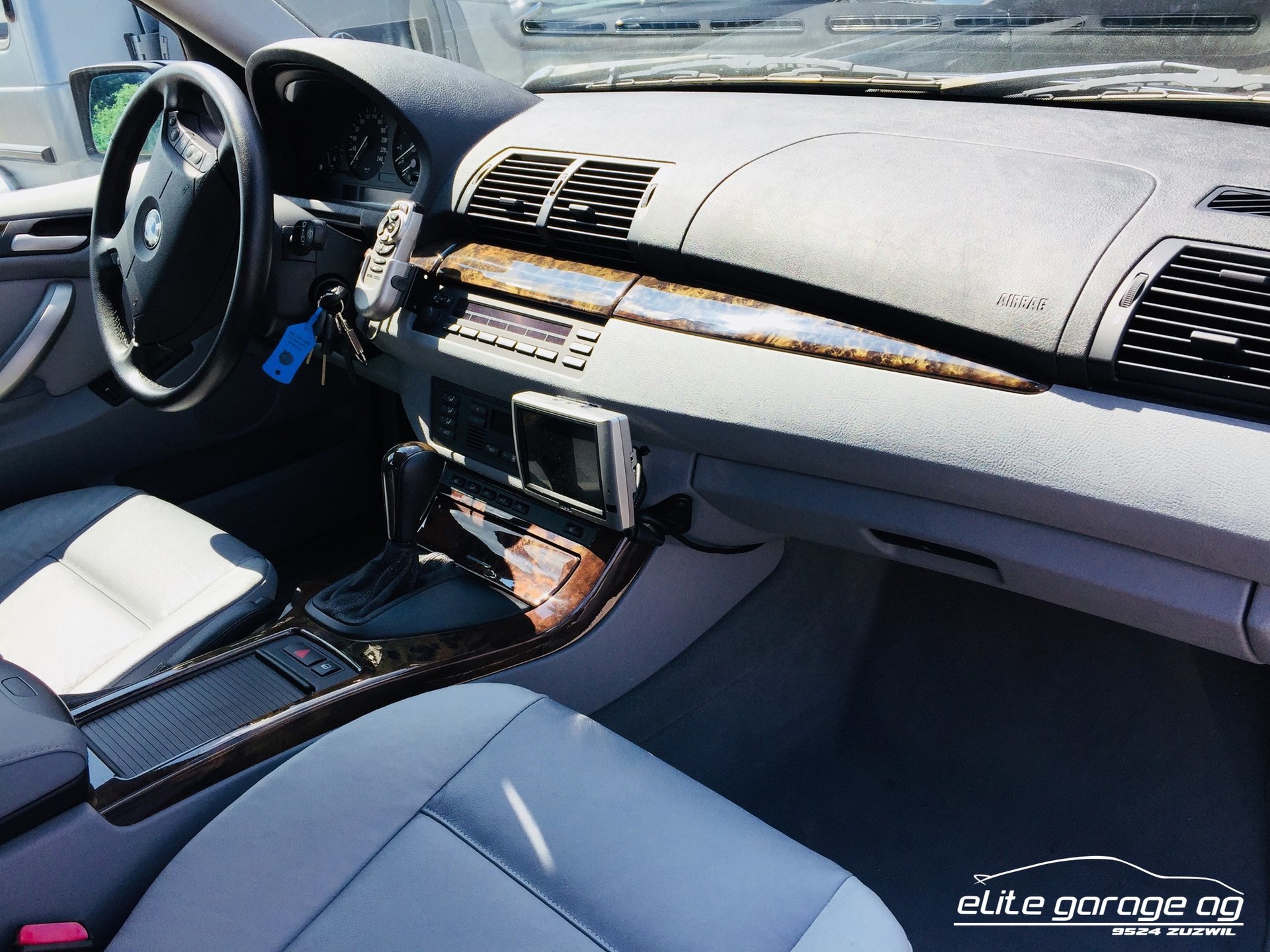 BMW X5 4.4i-image-8