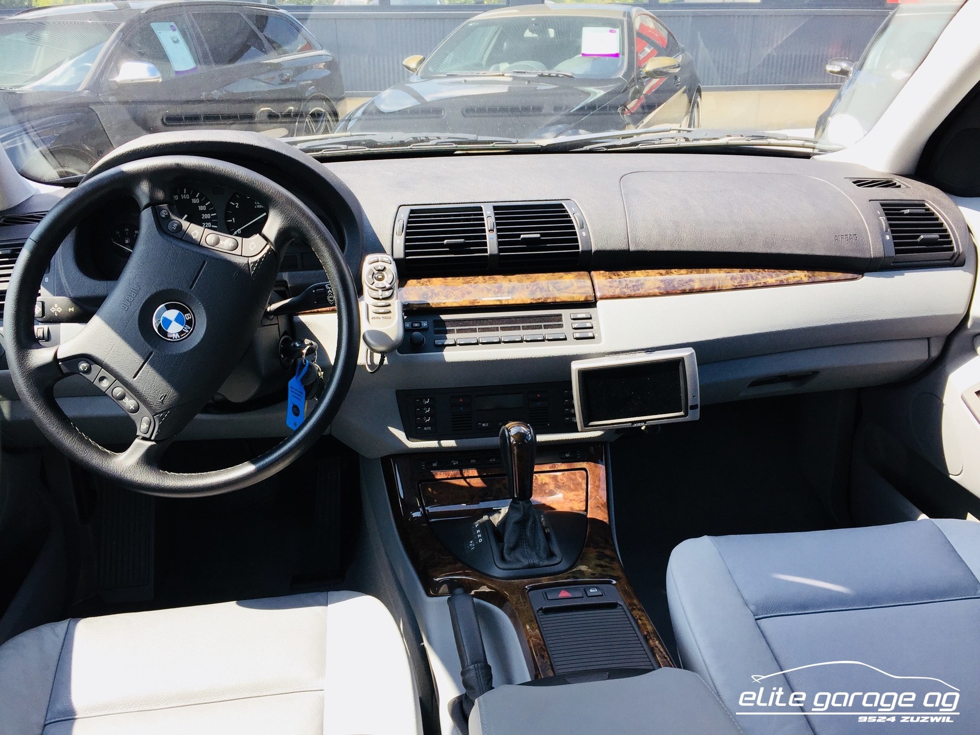 BMW X5 4.4i-image-9