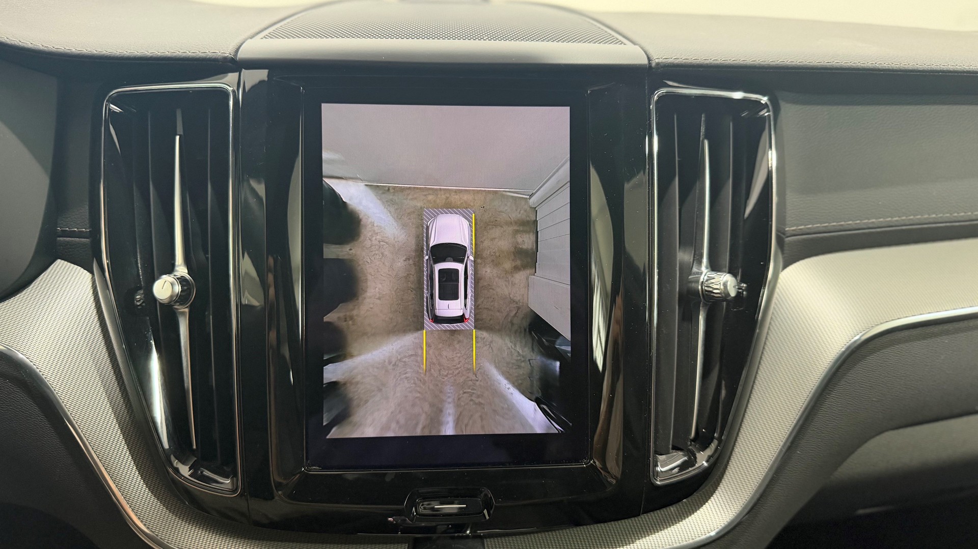 VOLVO XC60 2.0 T8 TE Ultimate Dark e-image-8
