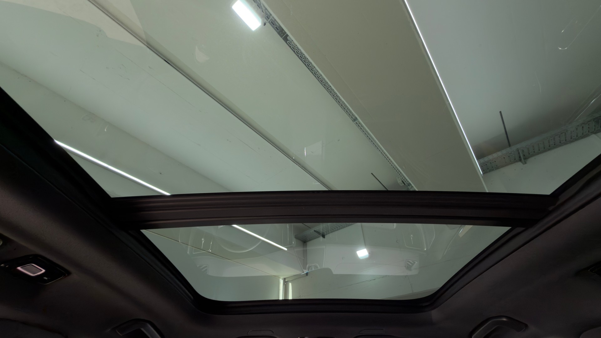 VOLVO XC60 2.0 T8 TE Ultimate Dark e-image-9