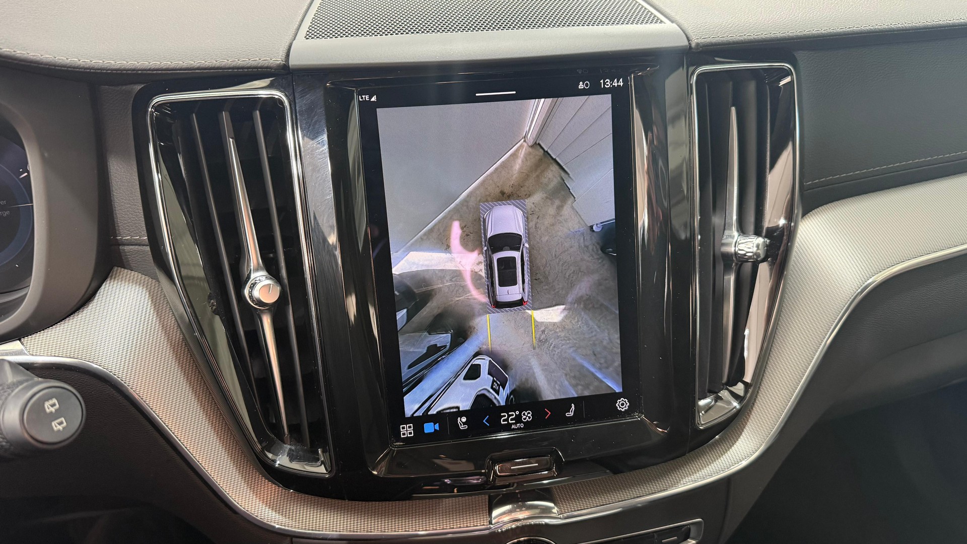 VOLVO XC60 2.0 T8 TE Ultimate Dark e-image-8