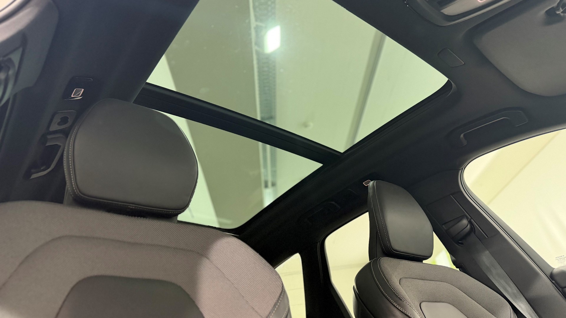VOLVO XC60 2.0 T8 TE Ultimate Dark e-image-9