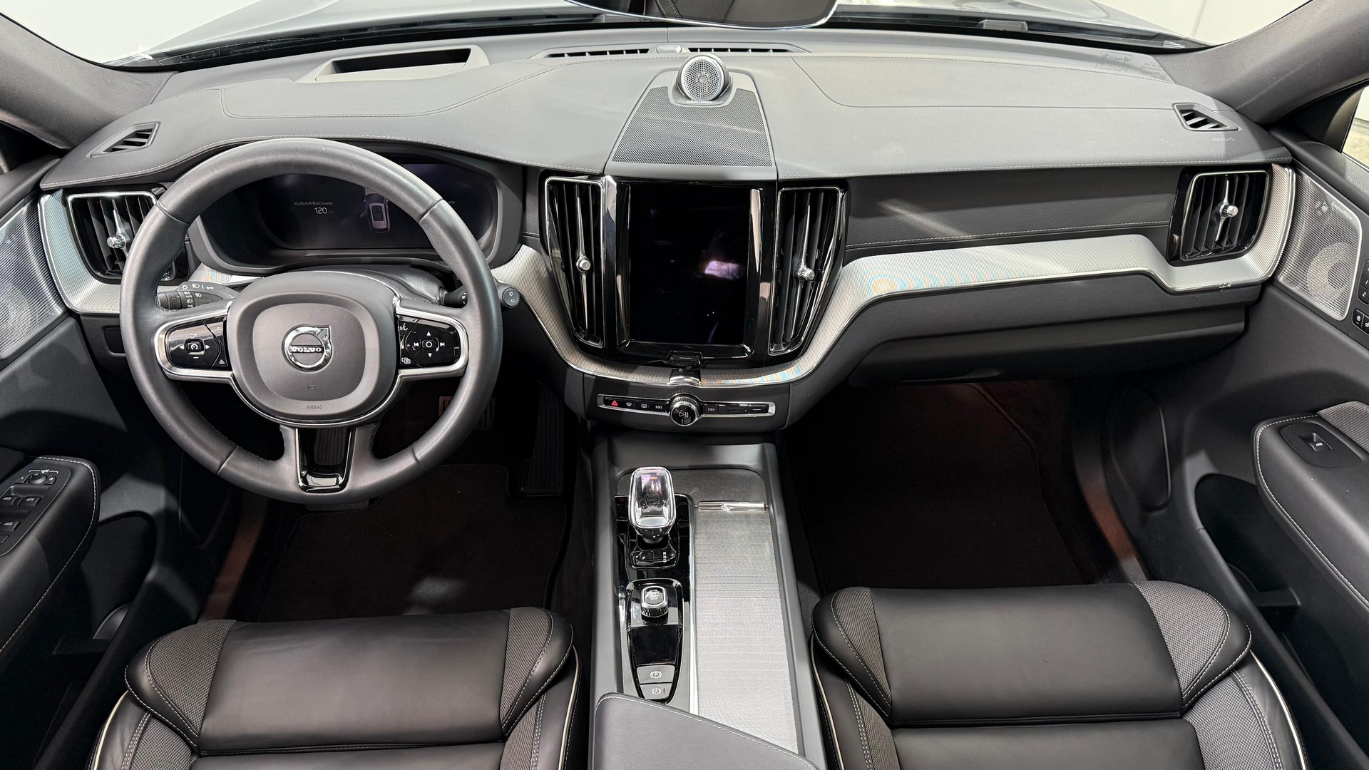 VOLVO XC60 2.0 T8 TE Ultimate Dark e-image-4