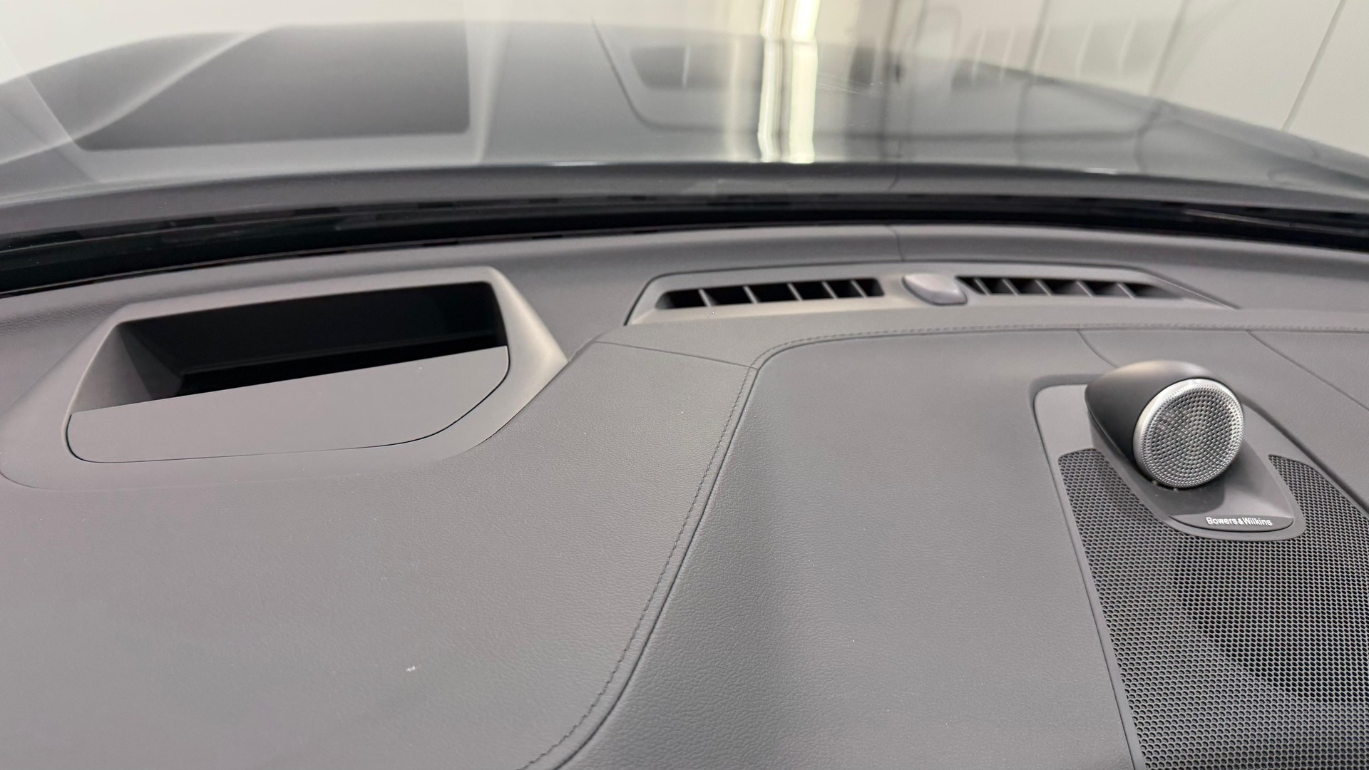VOLVO XC60 2.0 T8 TE Ultimate Dark e-image-14