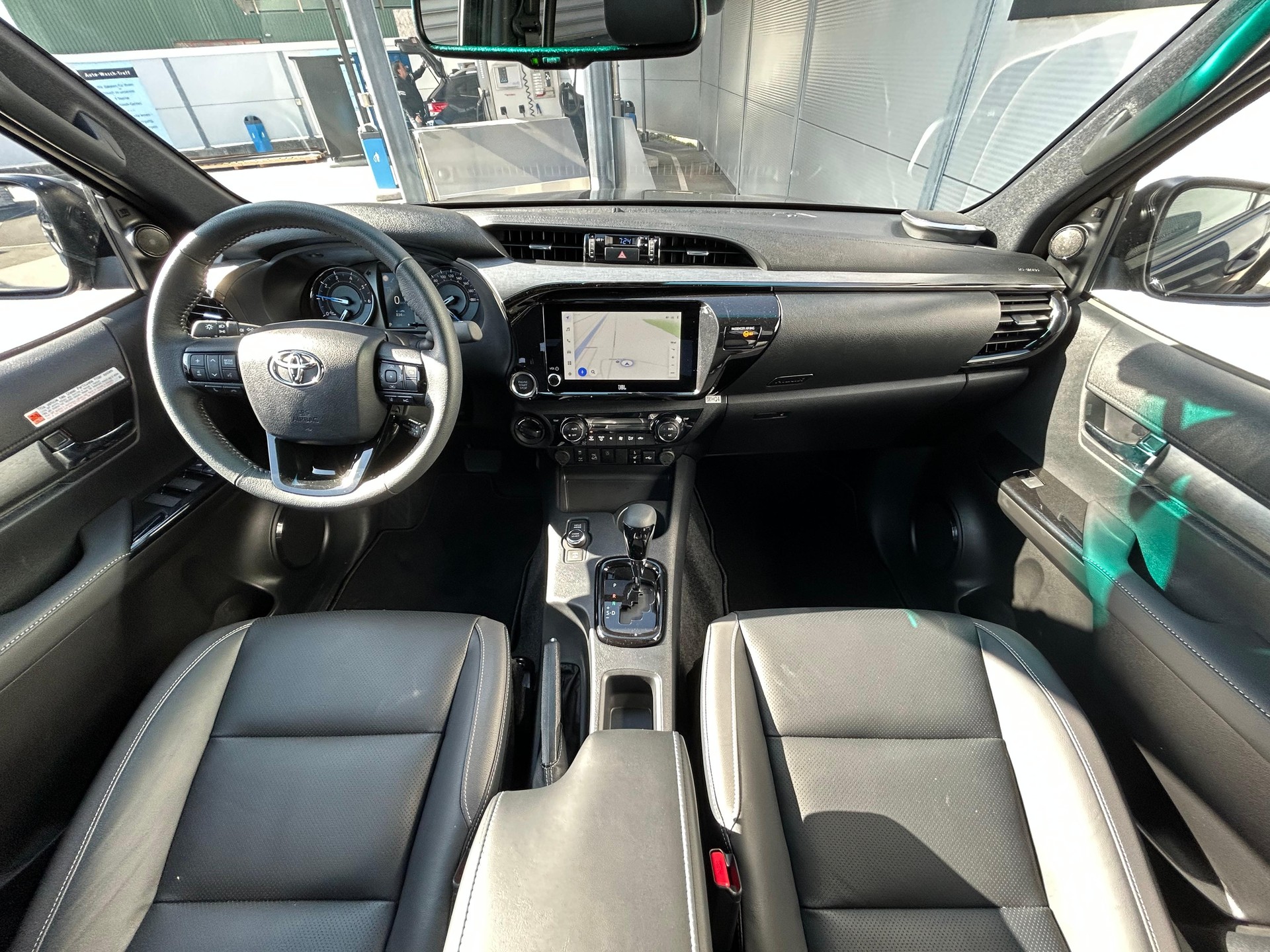 TOYOTA Hilux Double Cab.-Pick-up 2.8 D-4D 204 Invincible MHEV-image-5