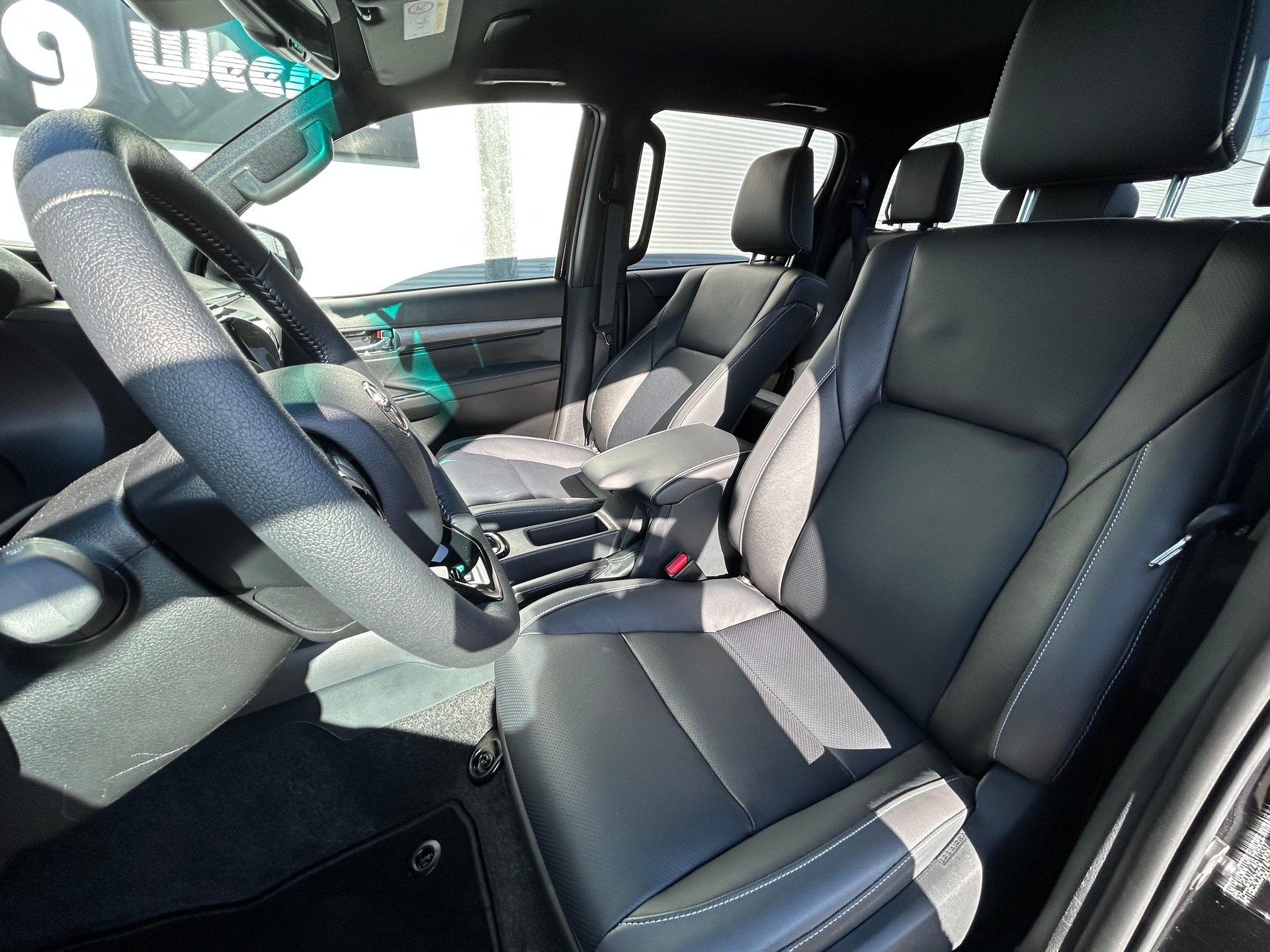 TOYOTA Hilux Double Cab.-Pick-up 2.8 D-4D 204 Invincible MHEV-image-8