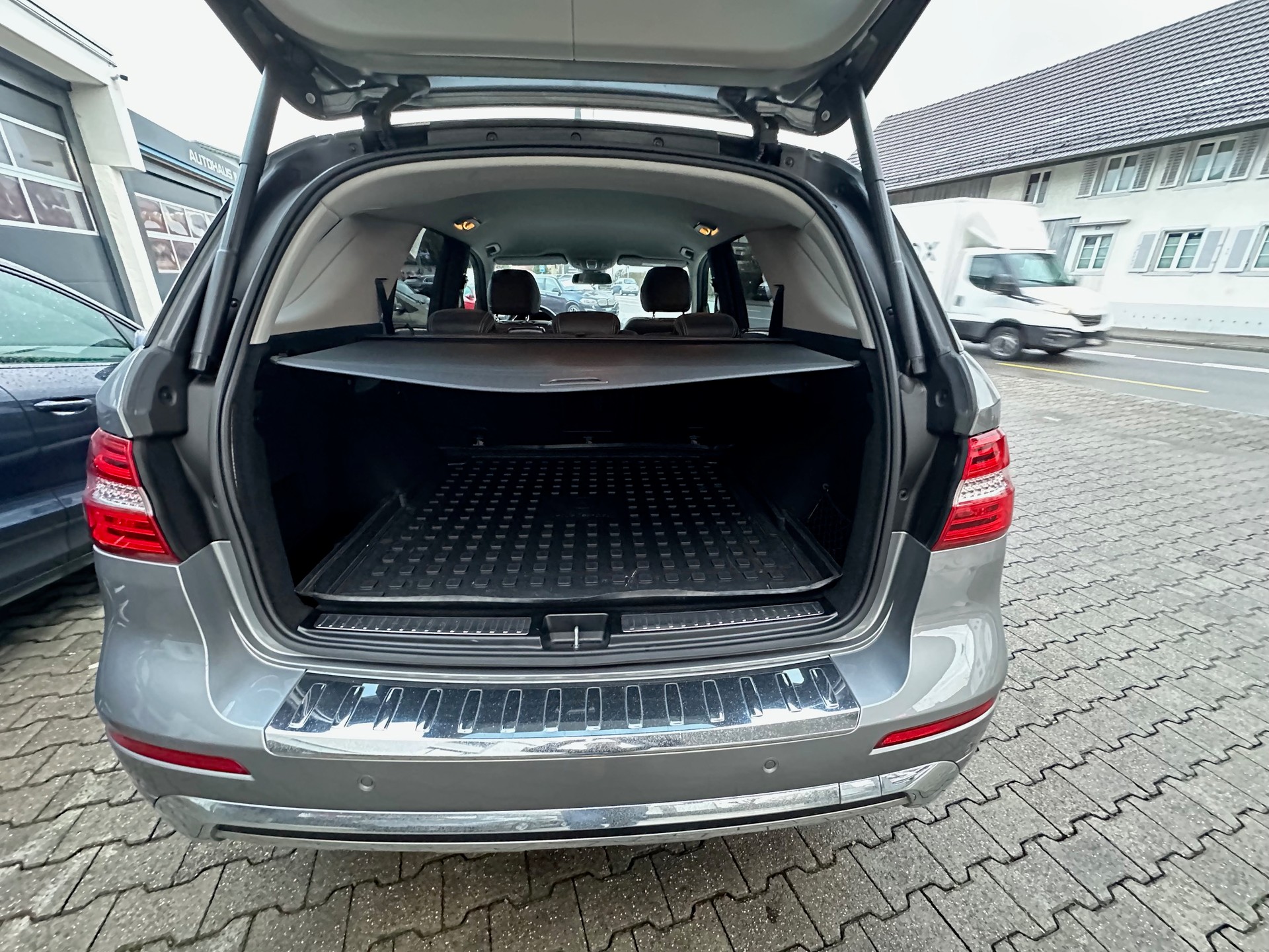 MERCEDES-BENZ ML 350 BlueTEC Executive 4Matic 7G-Tronic -AMG Line-image-6