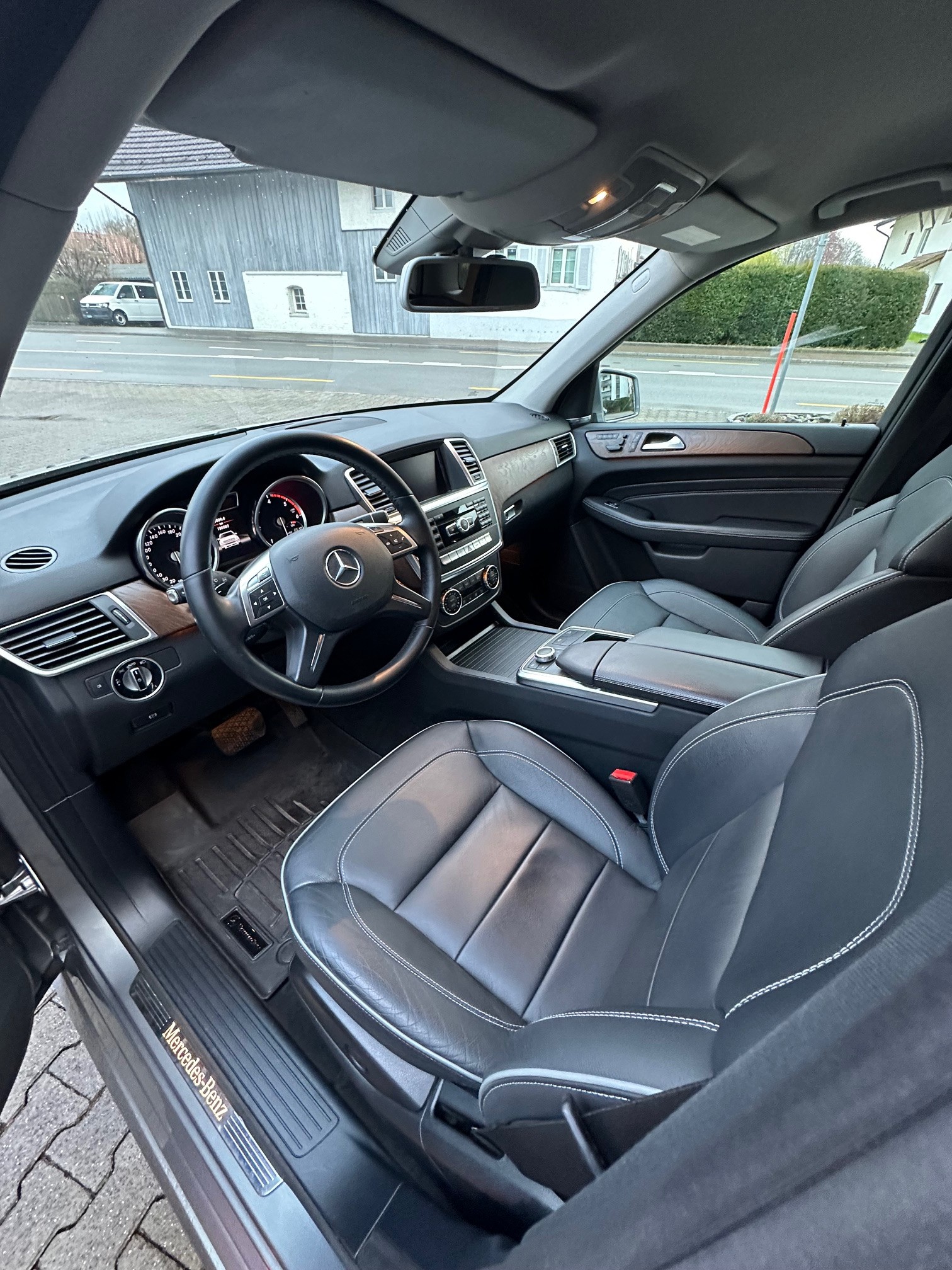 MERCEDES-BENZ ML 350 BlueTEC Executive 4Matic 7G-Tronic -AMG Line-image-9