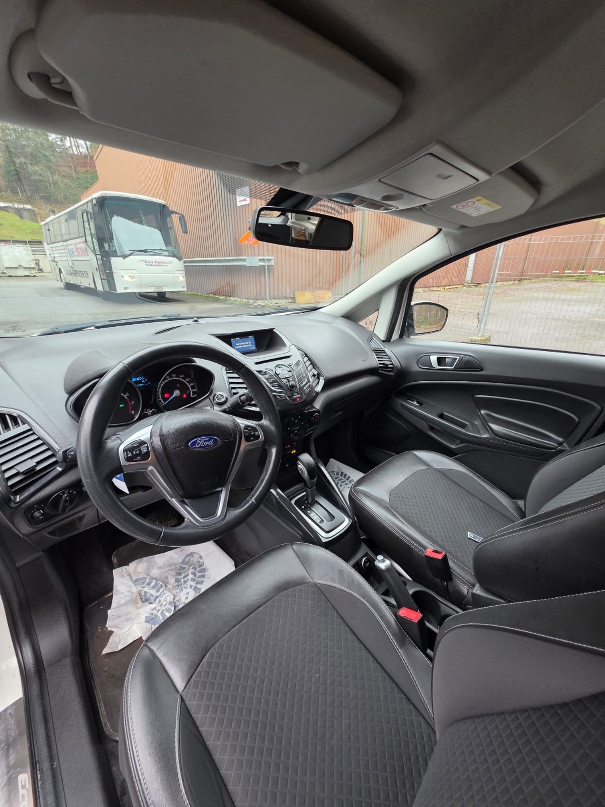 FORD EcoSport 1.5 Titanium PowerShift-image-6