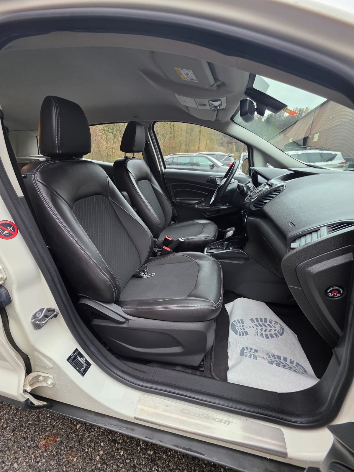 FORD EcoSport 1.5 Titanium PowerShift-image-5
