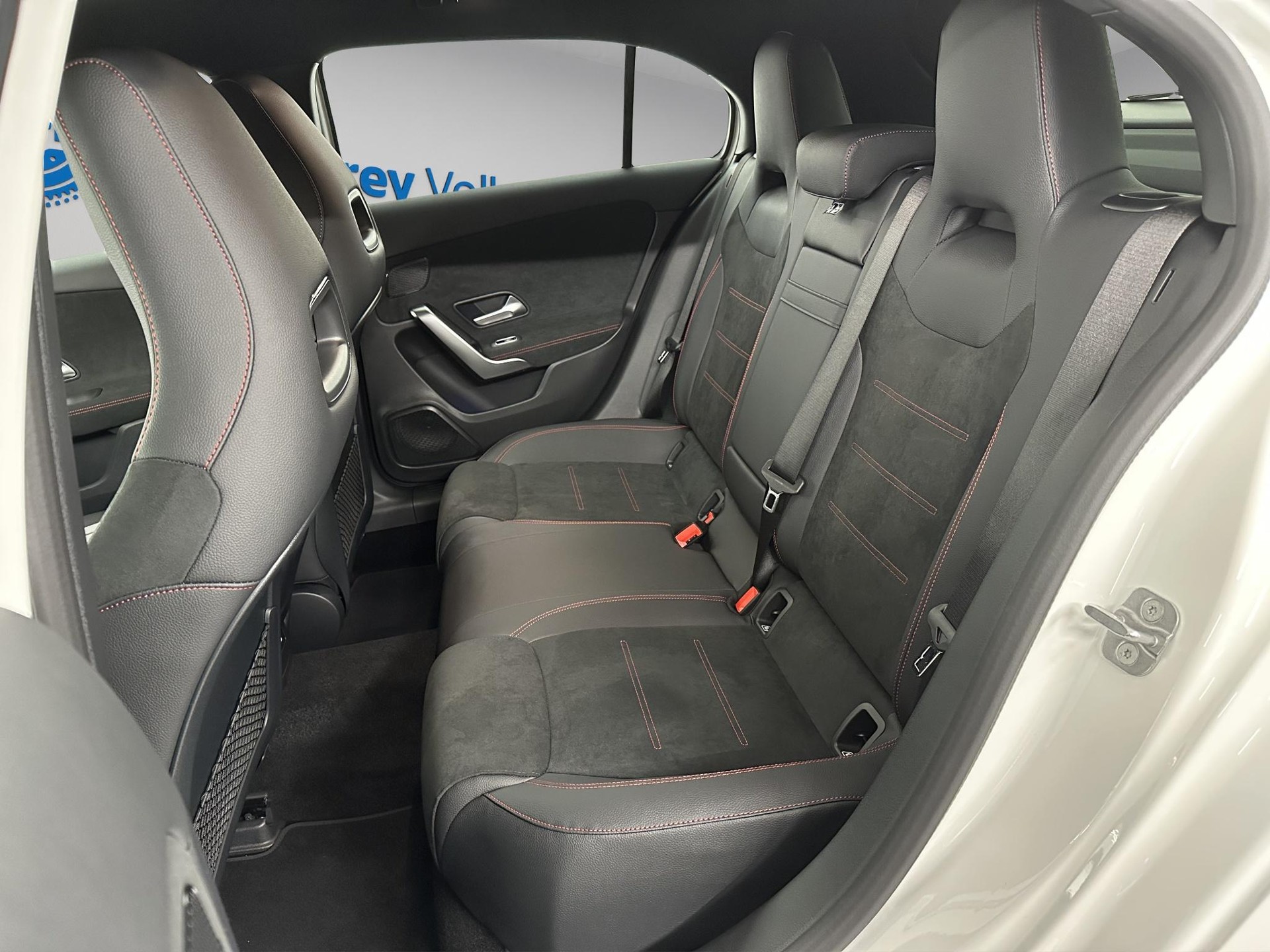 MERCEDES-BENZ A 250 AMG Line 4m-image-7