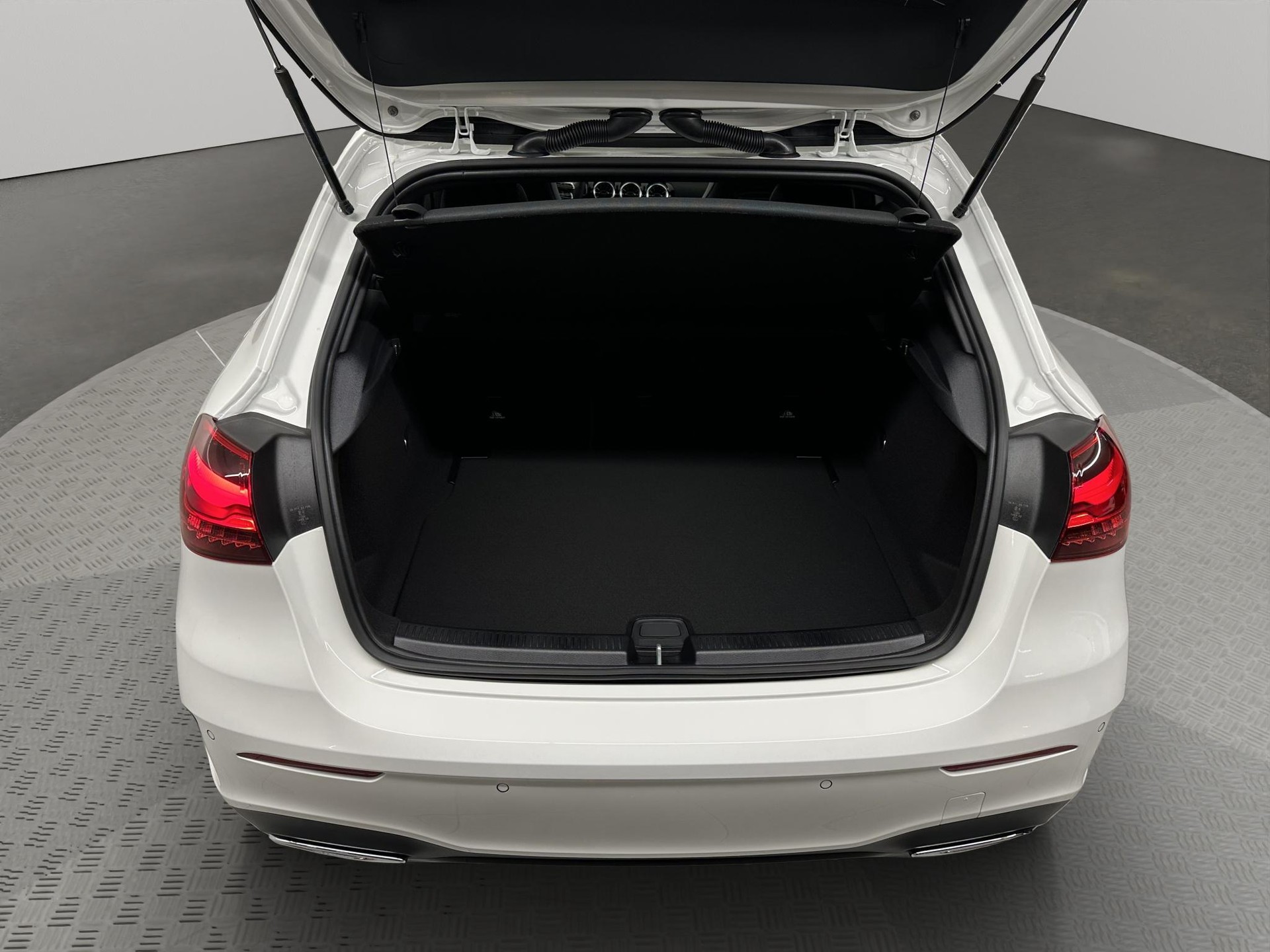 MERCEDES-BENZ A 250 AMG Line 4m-image-5