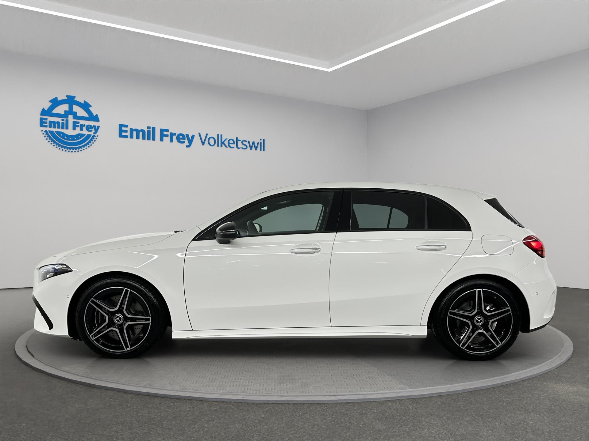 MERCEDES-BENZ A 250 AMG Line 4m-image-1