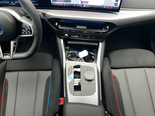 BMW i4 xDrive 40 M Sport Pro-image-11