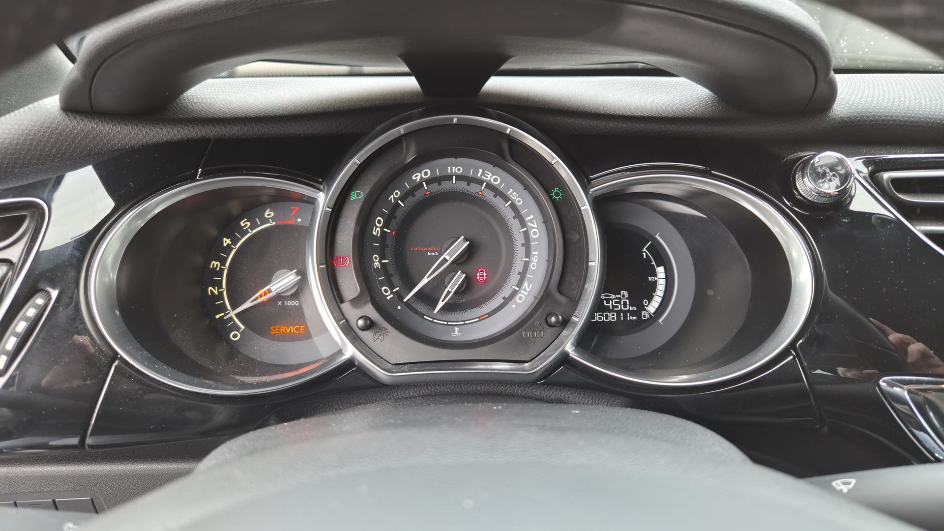 DS AUTOMOBILES DS3 1.2 VTi Eye Tech-image-9