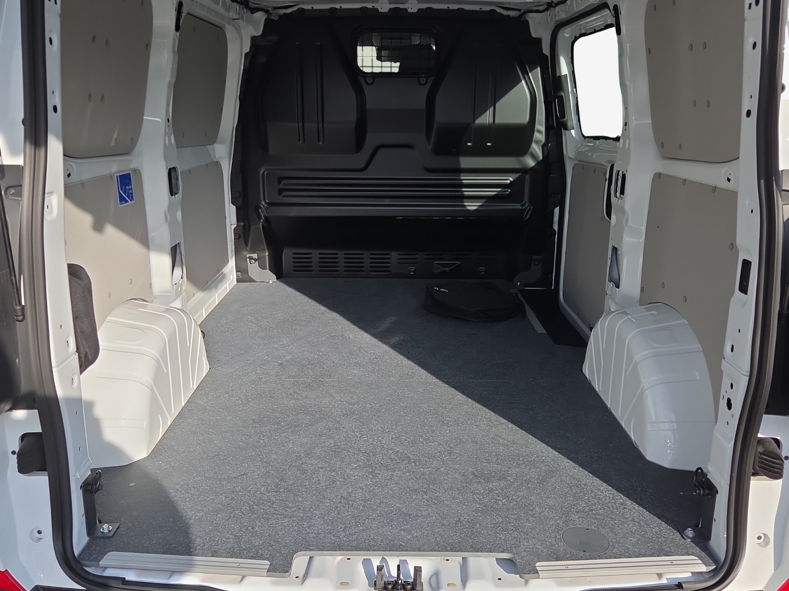 VW e-Transporter 70 kWh-image-11