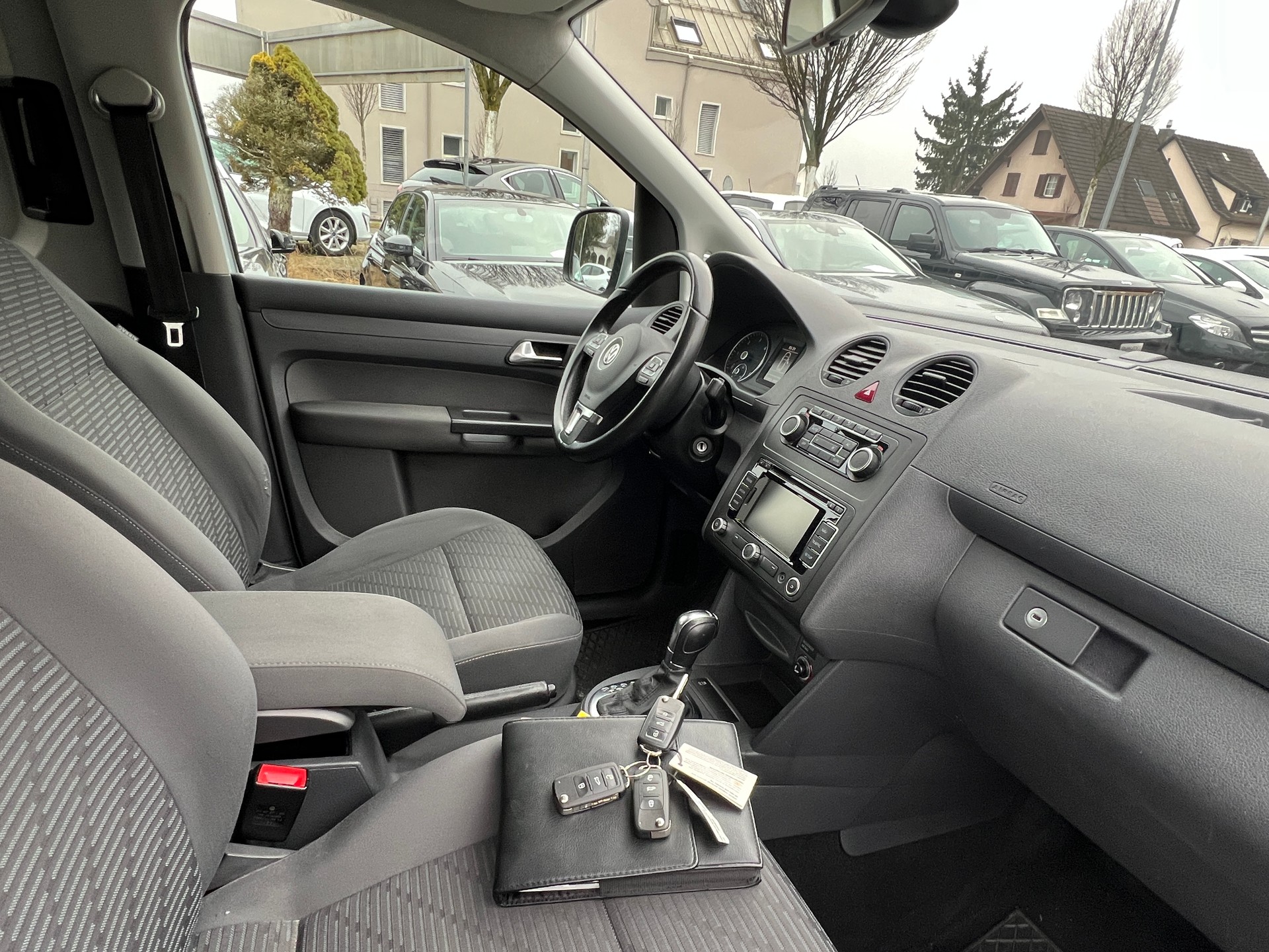 VW Caddy 2.0 TDI CR Comfortline DSG-image-26