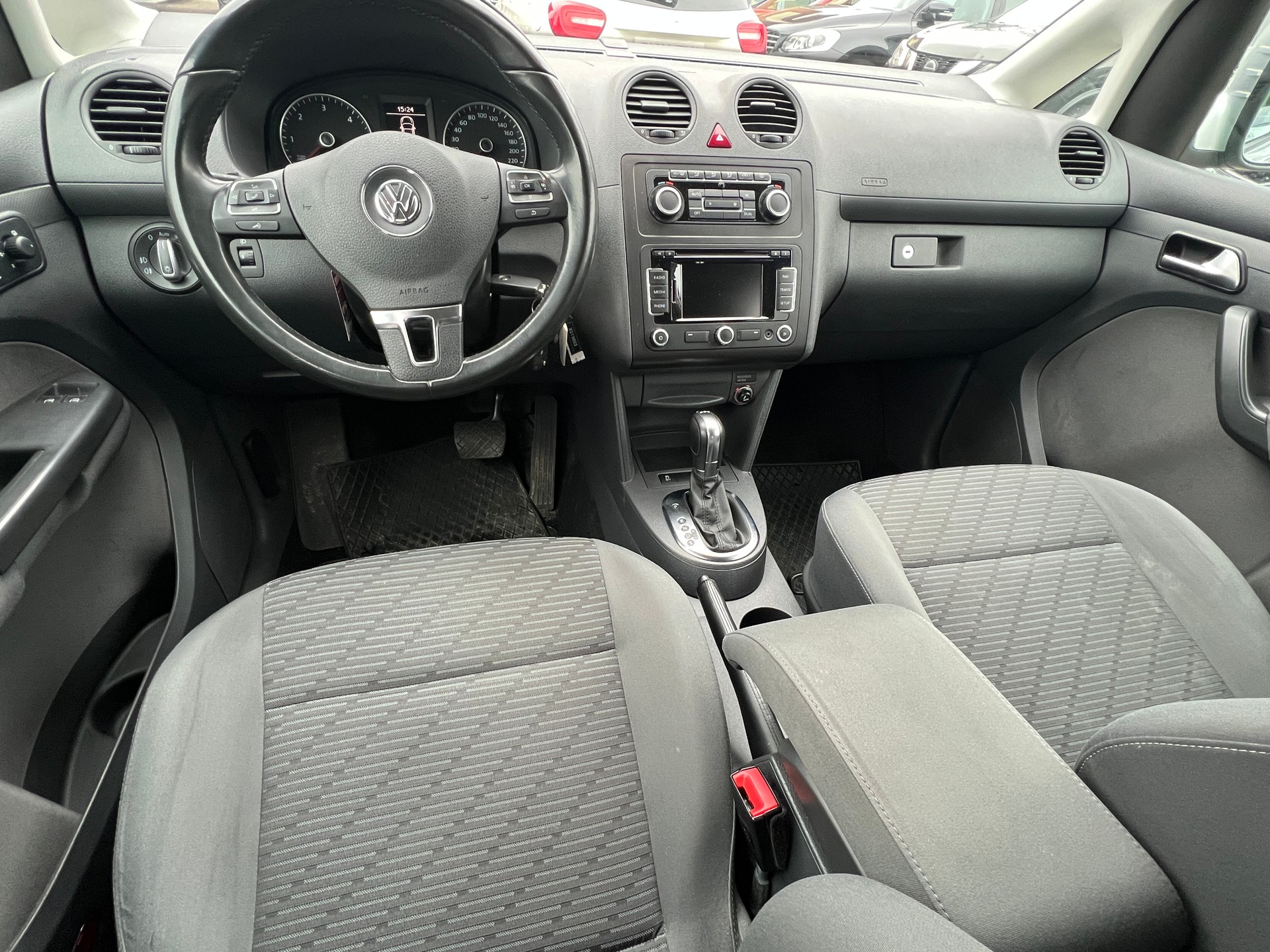 VW Caddy 2.0 TDI CR Comfortline DSG-image-13