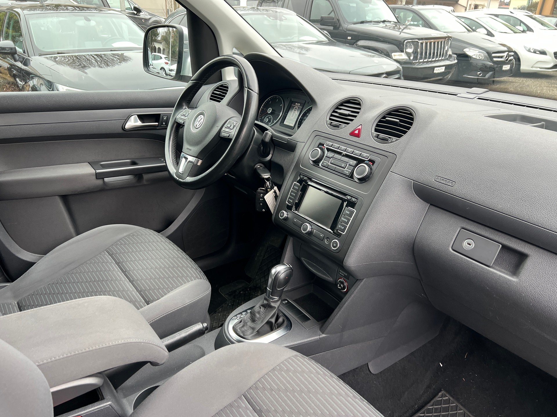 VW Caddy 2.0 TDI CR Comfortline DSG-image-22