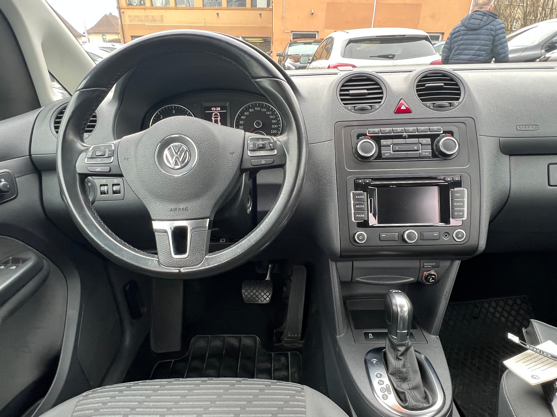 VW Caddy 2.0 TDI CR Comfortline DSG-image-27