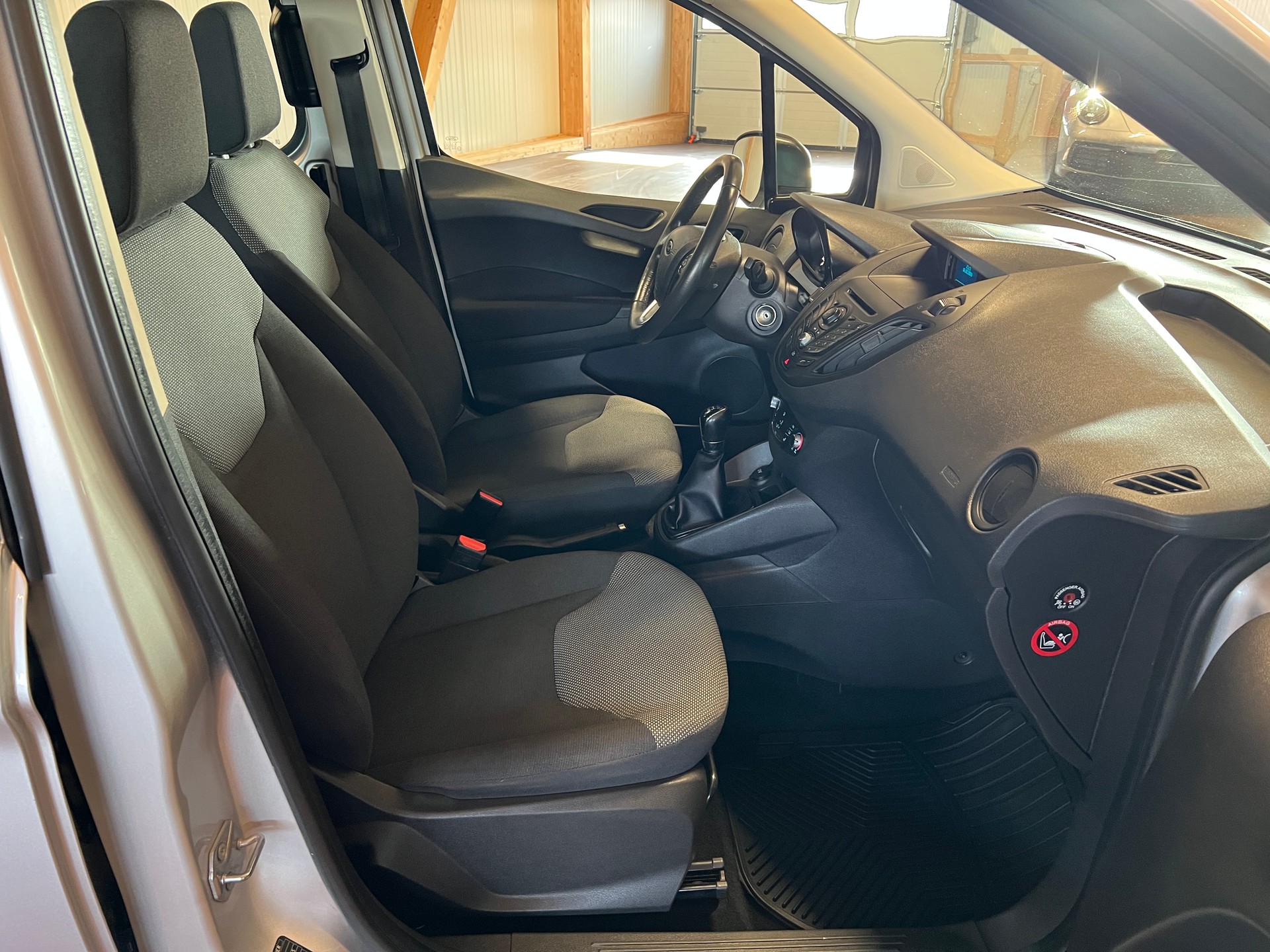 FORD Transit Courier Combi 1.5 TDCi Ambiente-image-11