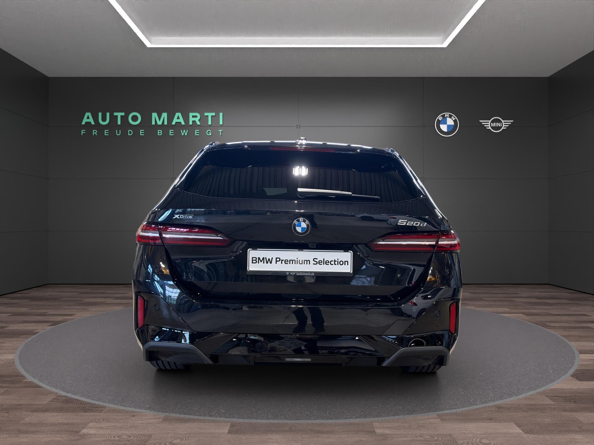 BMW 520d xDrive Touring M Sport-image-2