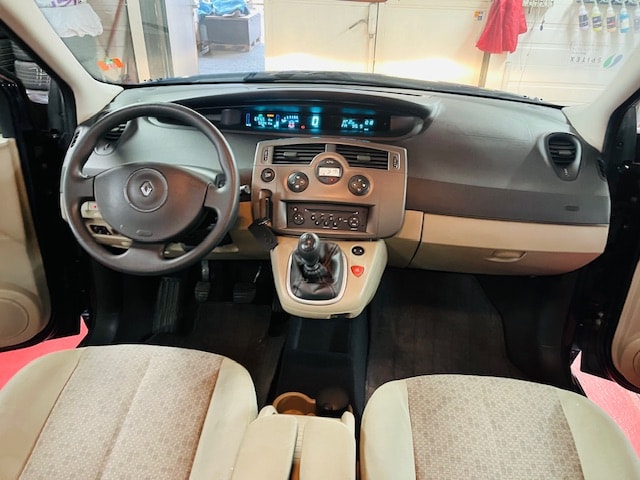 RENAULT Grand Scénic 1.5 dCi Expression-image-8