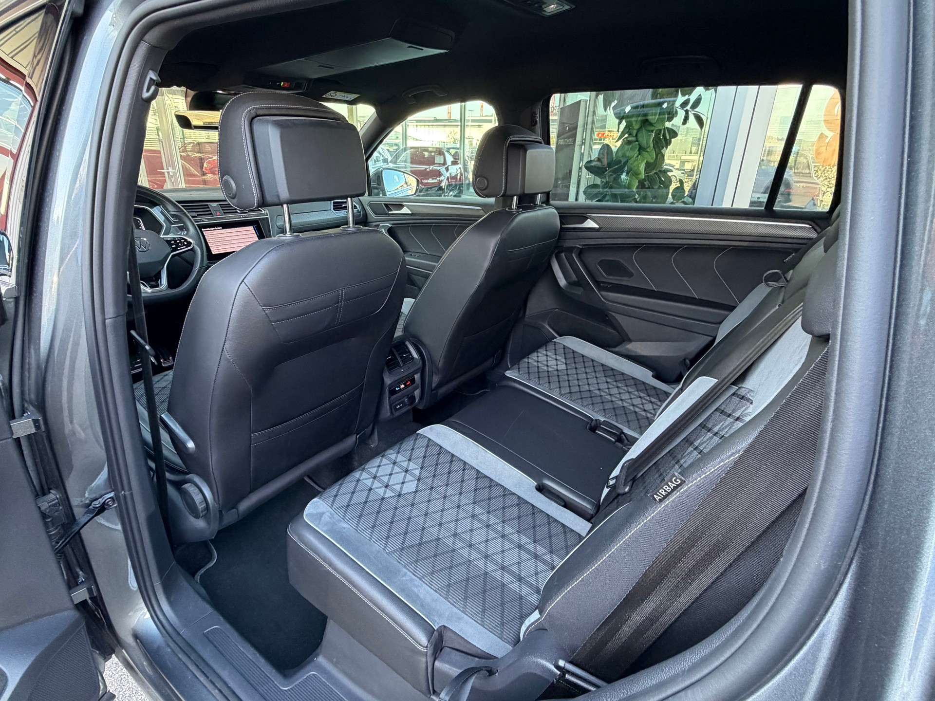 VW Tiguan Allspace 2.0 TDI SCR R-Line 4Motion DSG-image-11