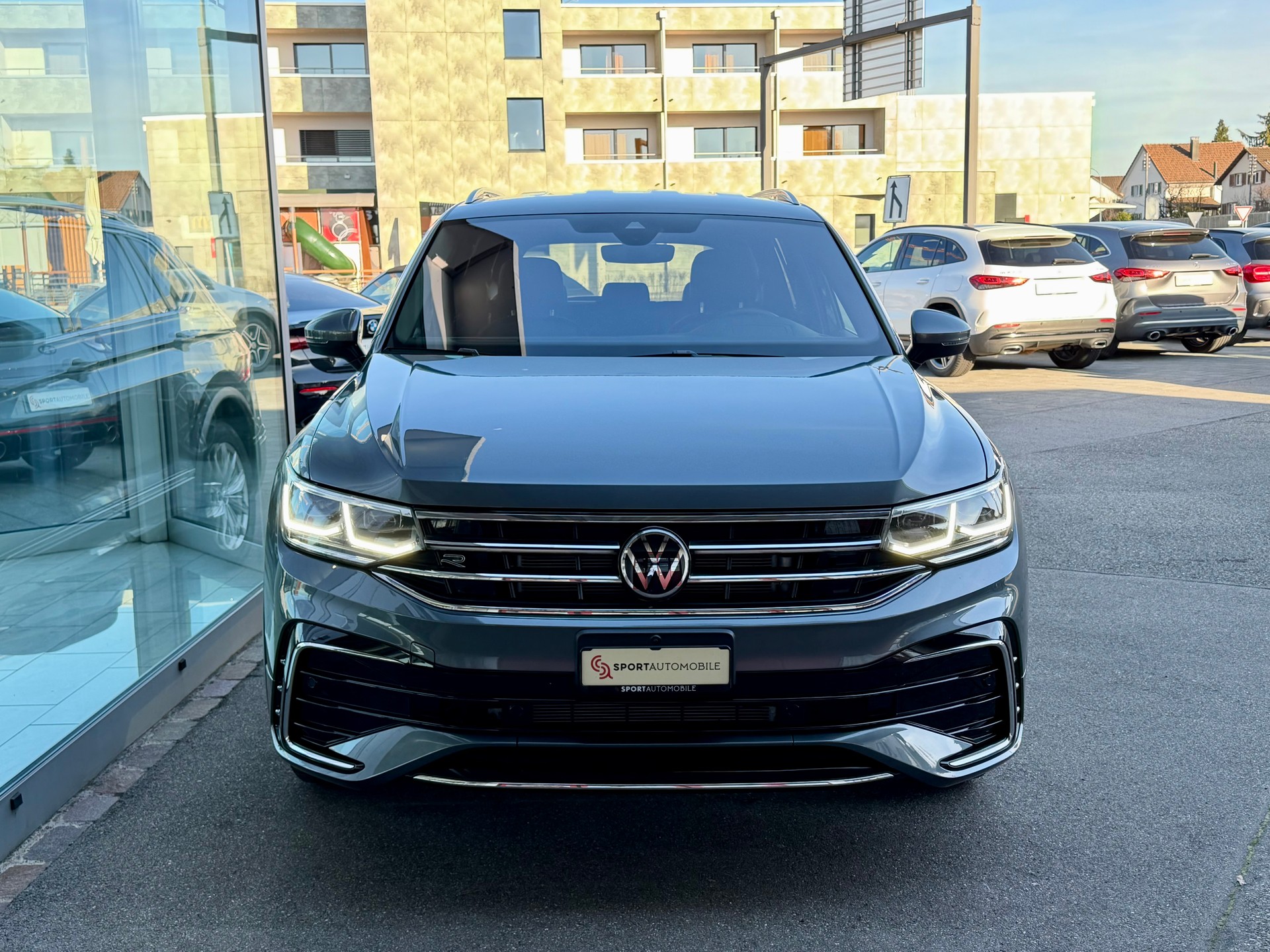 VW Tiguan Allspace 2.0 TDI SCR R-Line 4Motion DSG-image-2