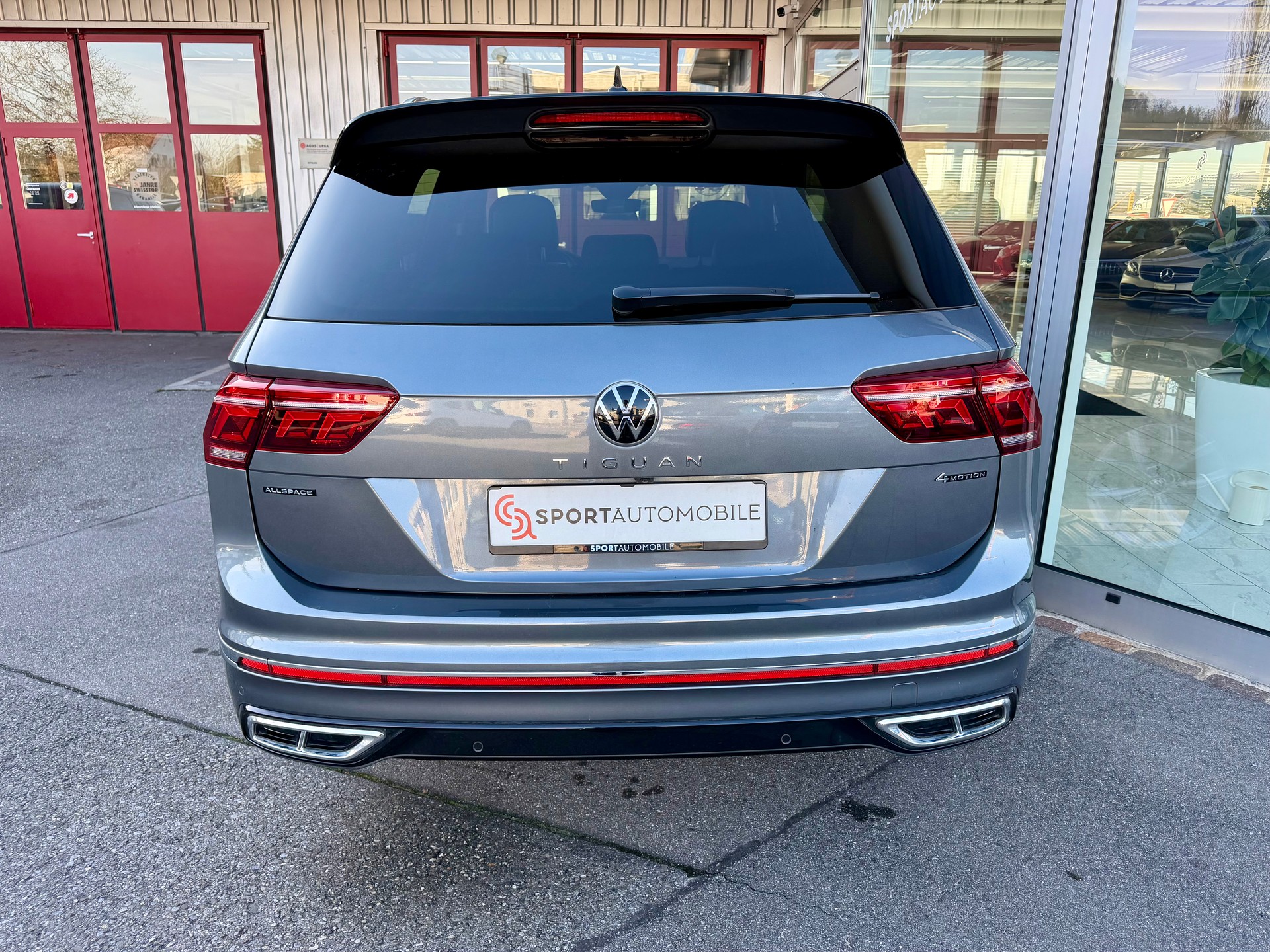 VW Tiguan Allspace 2.0 TDI SCR R-Line 4Motion DSG-image-8