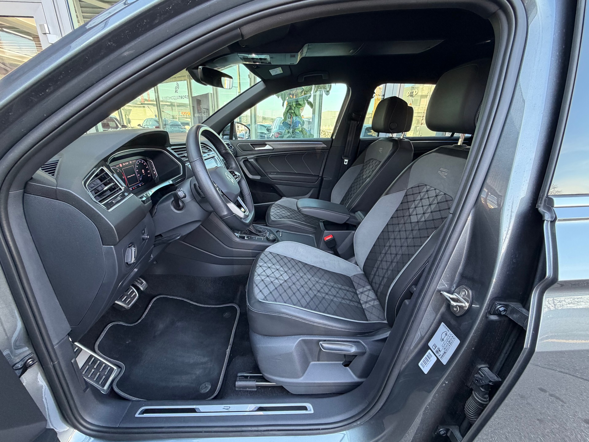 VW Tiguan Allspace 2.0 TDI SCR R-Line 4Motion DSG-image-13