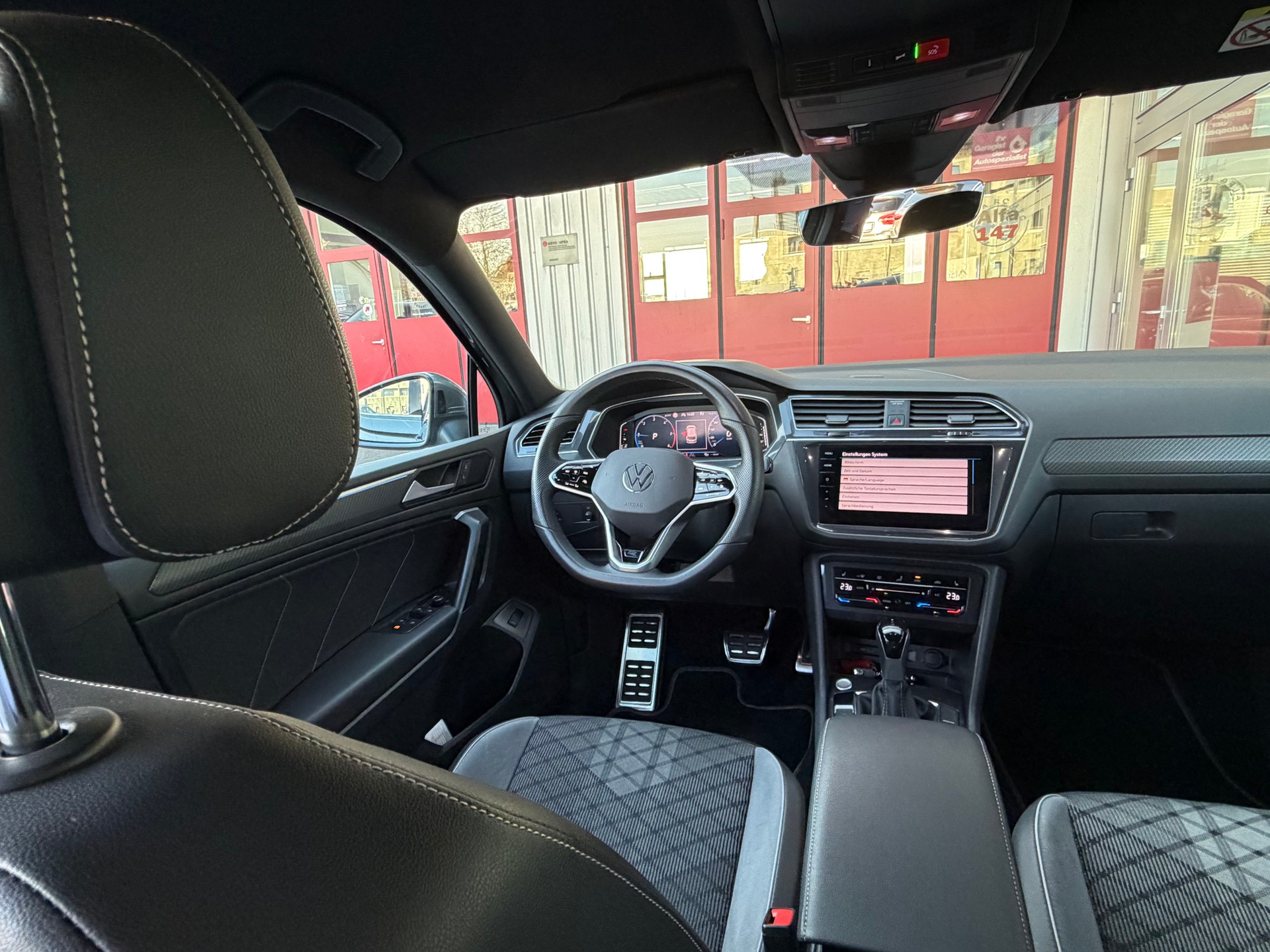 VW Tiguan Allspace 2.0 TDI SCR R-Line 4Motion DSG-image-10