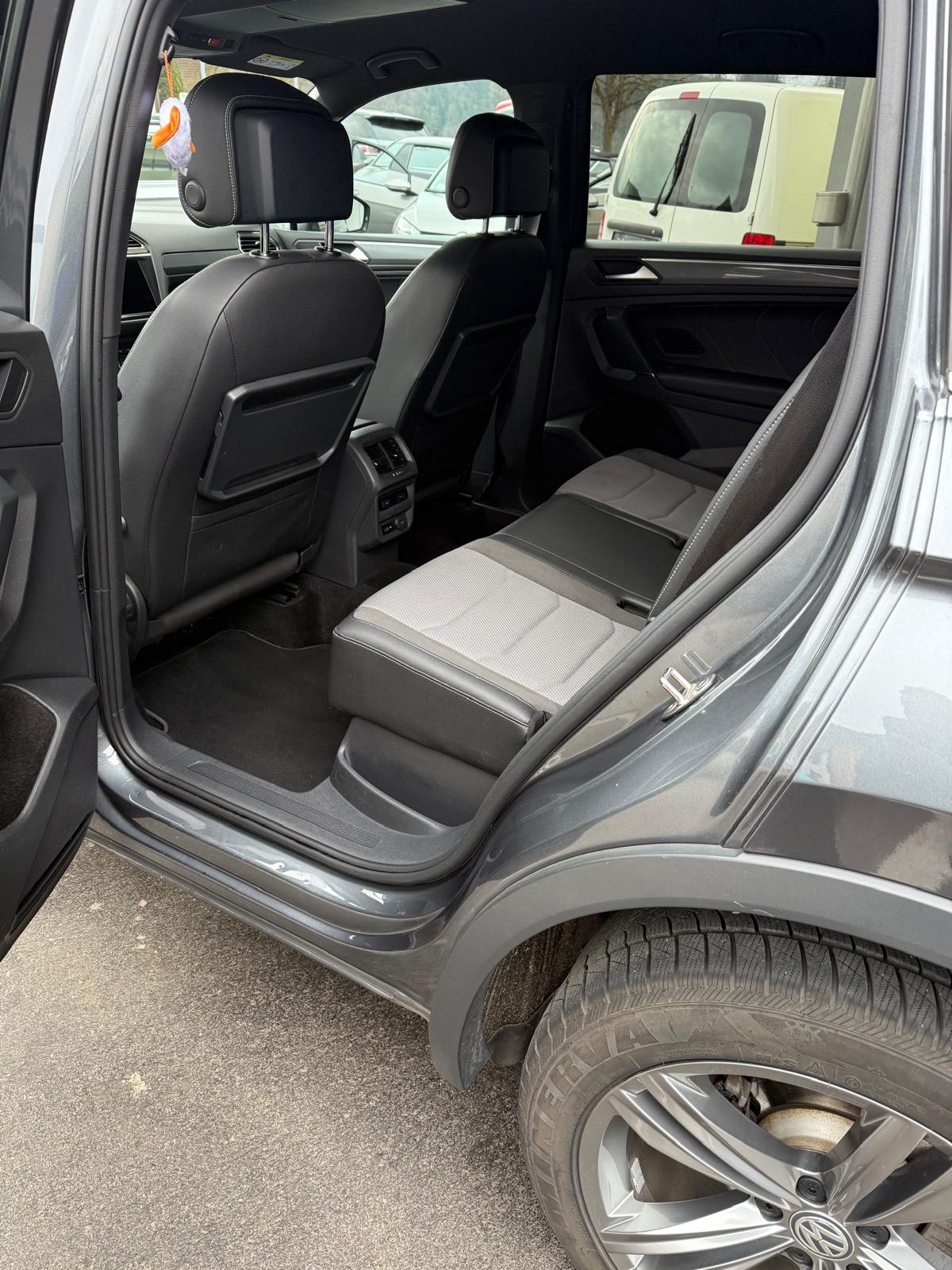 VW Tiguan Allspace 2.0 TDI SCR Highline 4Motion DSG-image-2