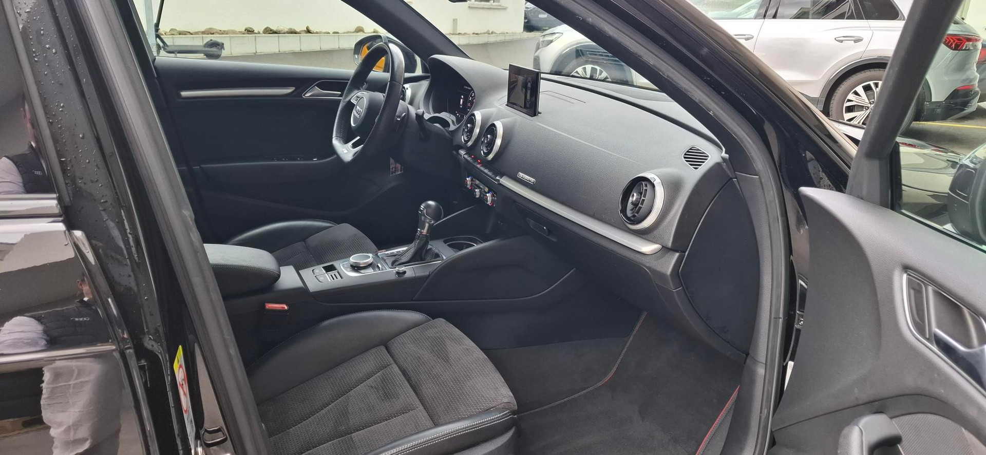AUDI S3 Sportback 2.0 TFSI quattro S-tronic-image-9