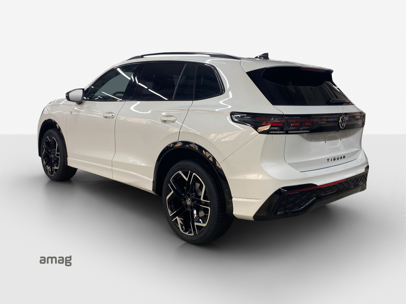 VW Tiguan 2.0 TSI DSG R-Line 4Motion-image-2