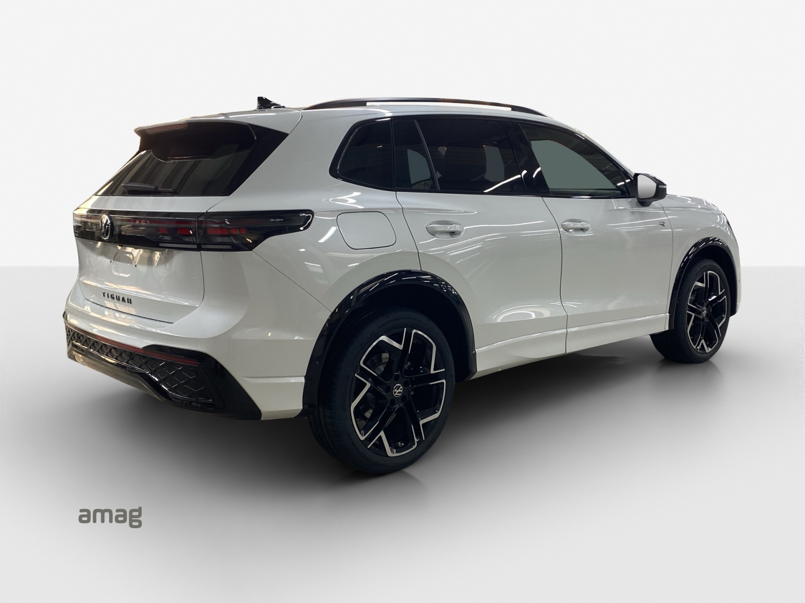 VW Tiguan 2.0 TSI DSG R-Line 4Motion-image-4