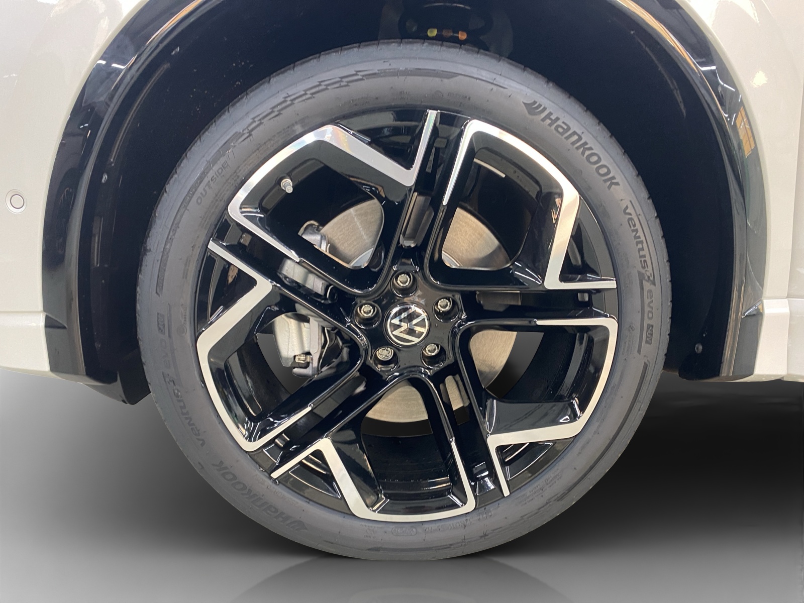 VW Tiguan 2.0 TSI DSG R-Line 4Motion-image-15