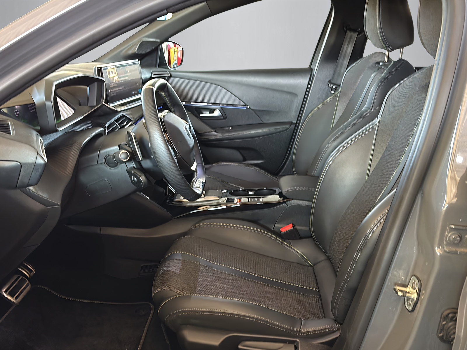 PEUGEOT 208 1.2 Hybrid 145 GT-image-10