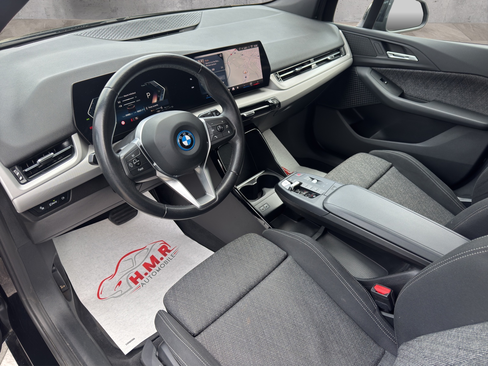 BMW 230e xDrive Active Tourer-image-8