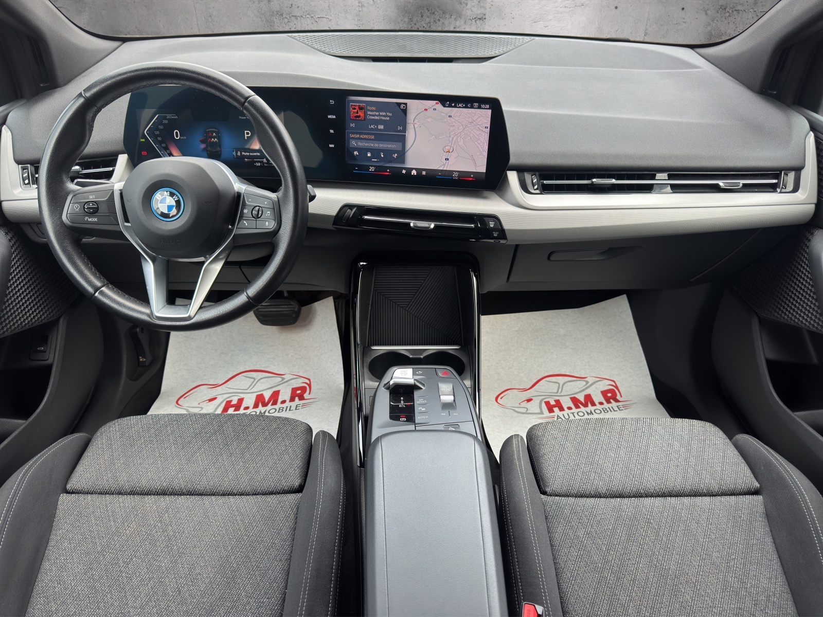BMW 230e xDrive Active Tourer-image-9