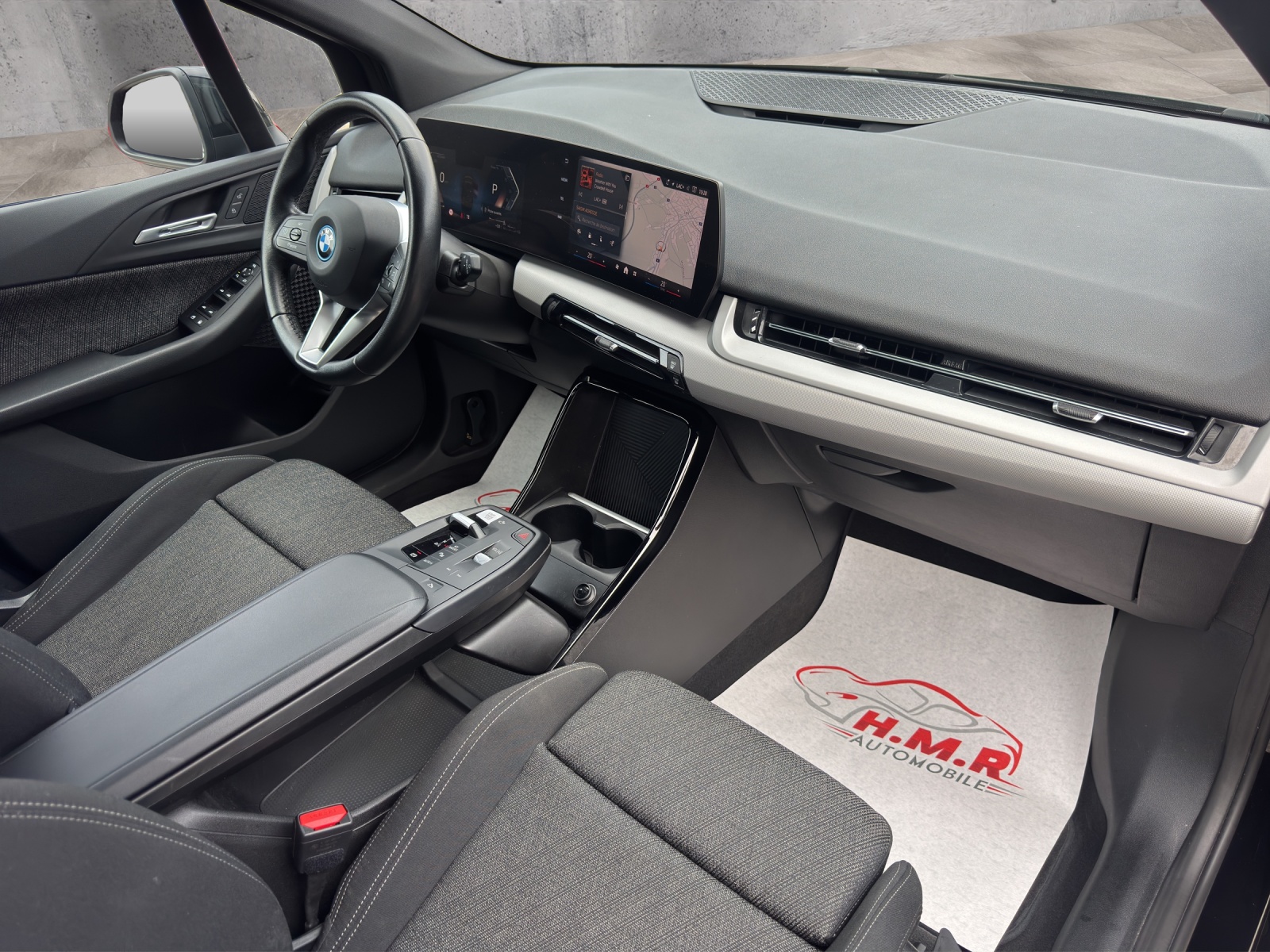 BMW 230e xDrive Active Tourer-image-10