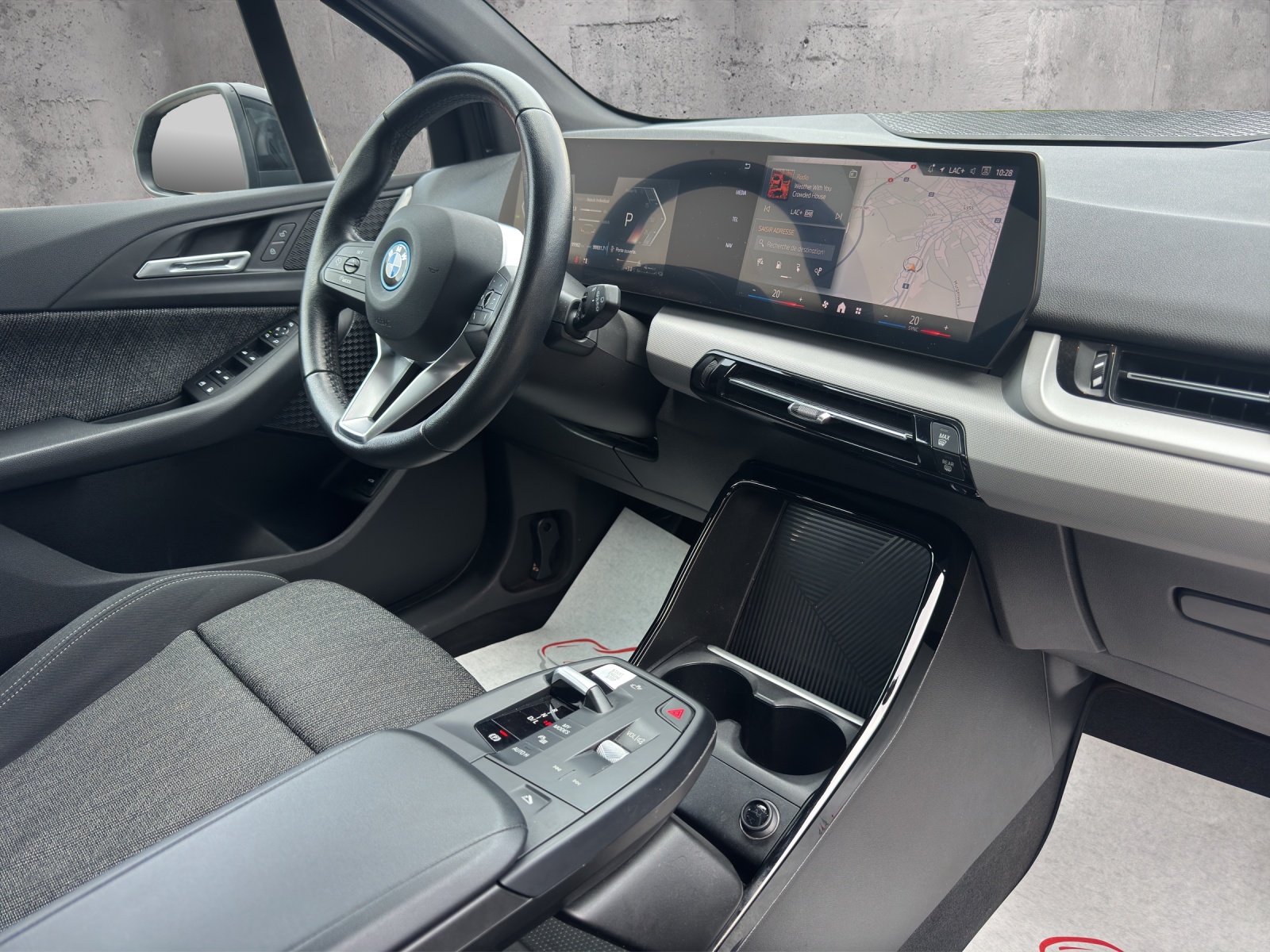 BMW 230e xDrive Active Tourer-image-12