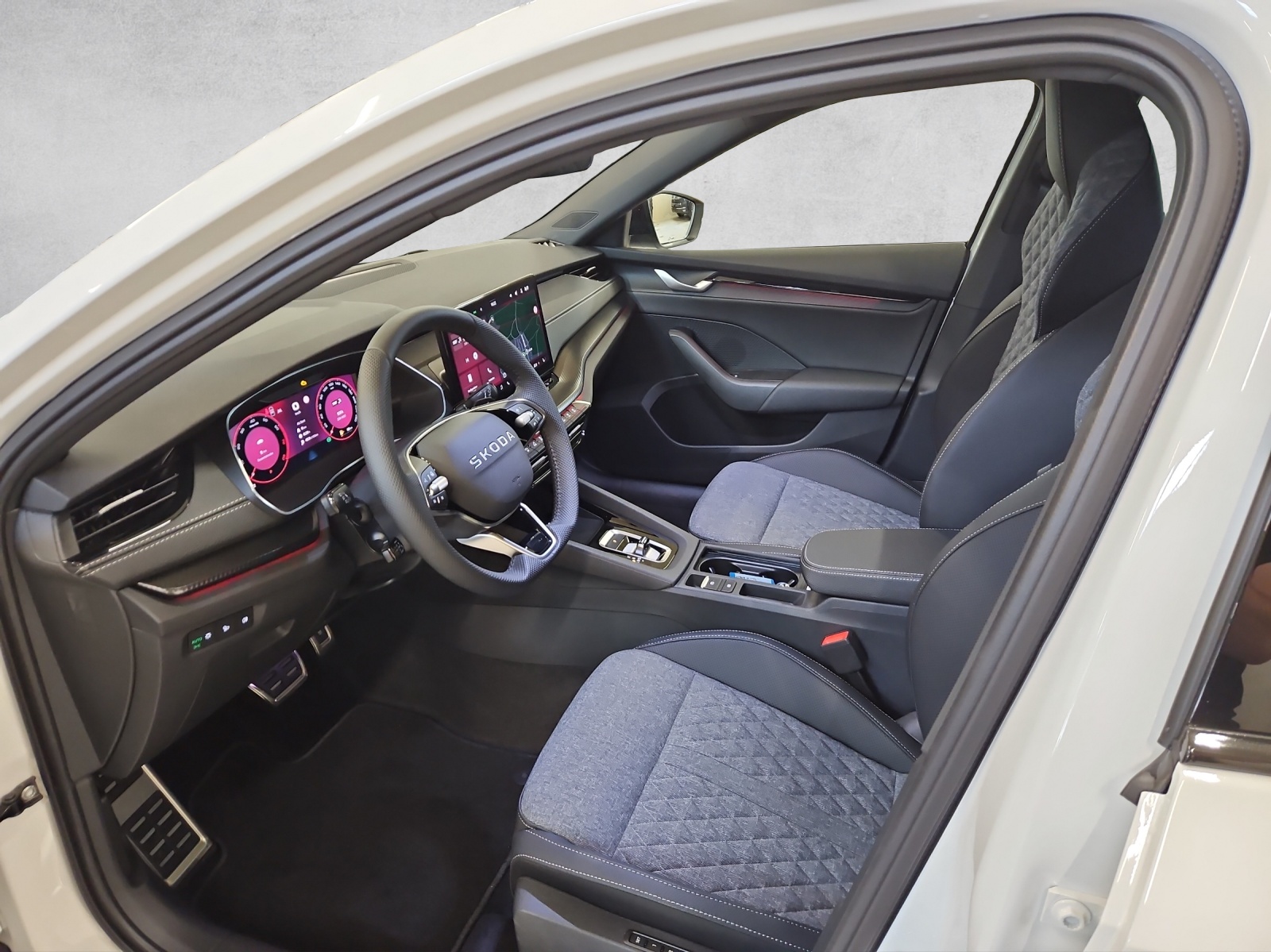 SKODA Octavia Combi 2.0 TSI DSG Dynamic 4x4-image-5