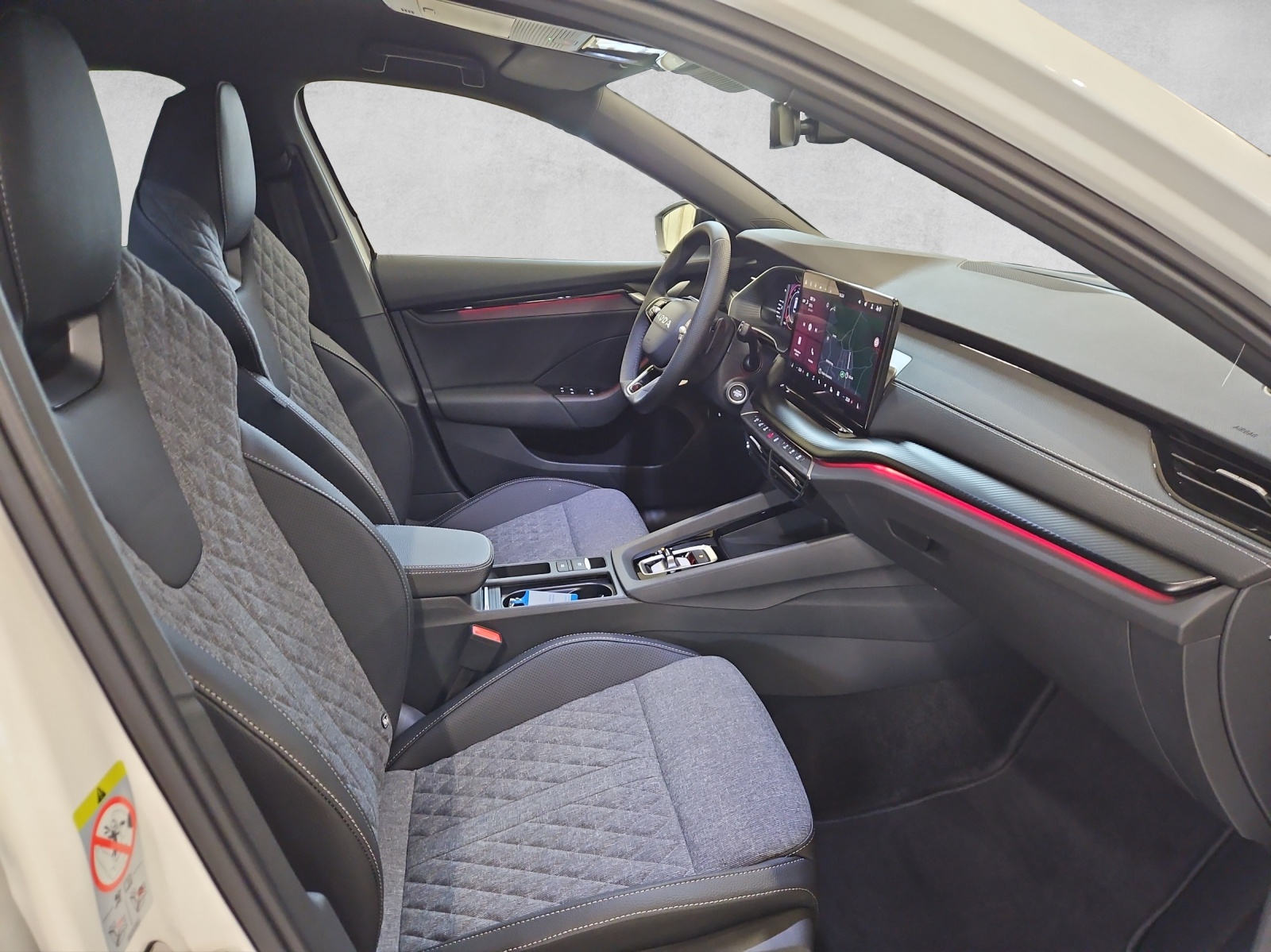 SKODA Octavia Combi 2.0 TSI DSG Dynamic 4x4-image-9